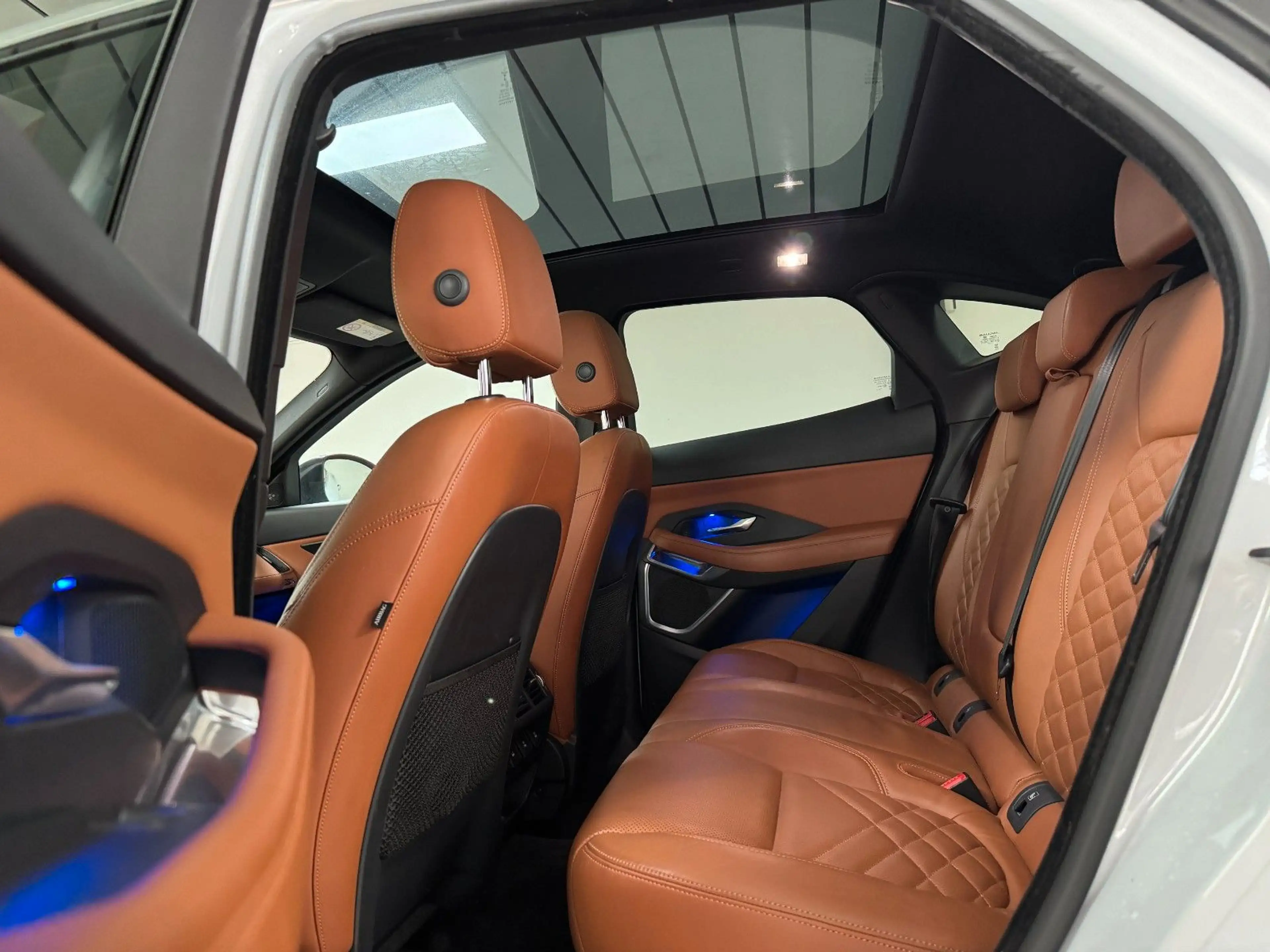 Jaguar E-Pace E-PACE D240*HSE*AWD*Pano*LED*Memory*Audio — photo 18