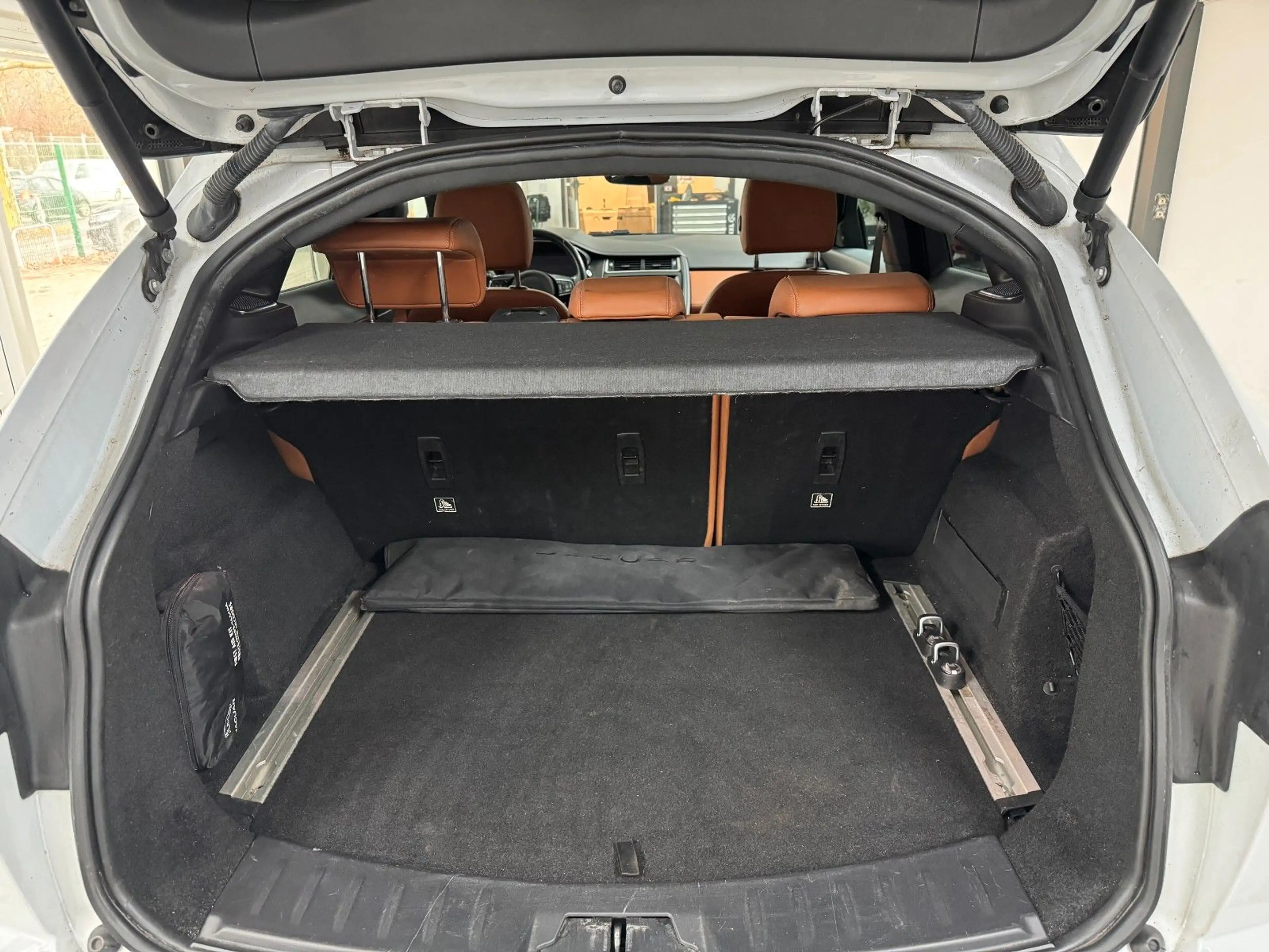 Jaguar E-Pace E-PACE D240*HSE*AWD*Pano*LED*Memory*Audio — photo 19