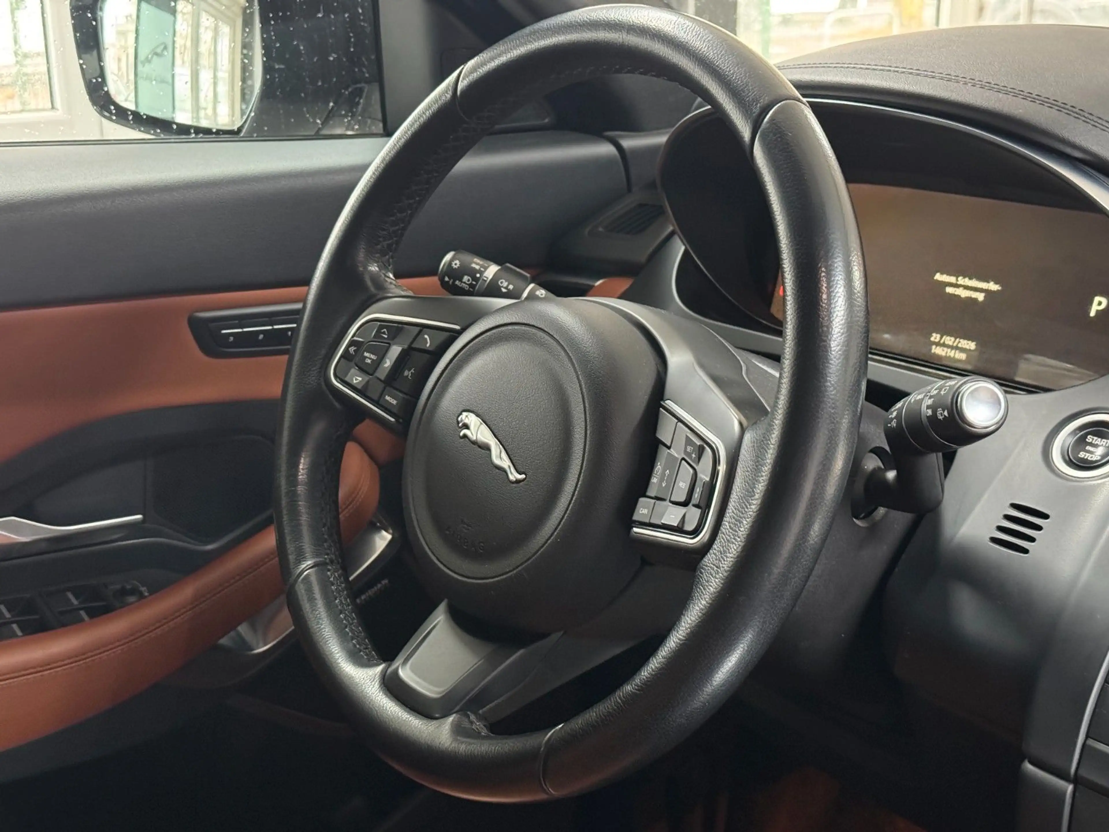 Jaguar E-Pace E-PACE D240*HSE*AWD*Pano*LED*Memory*Audio — photo 28
