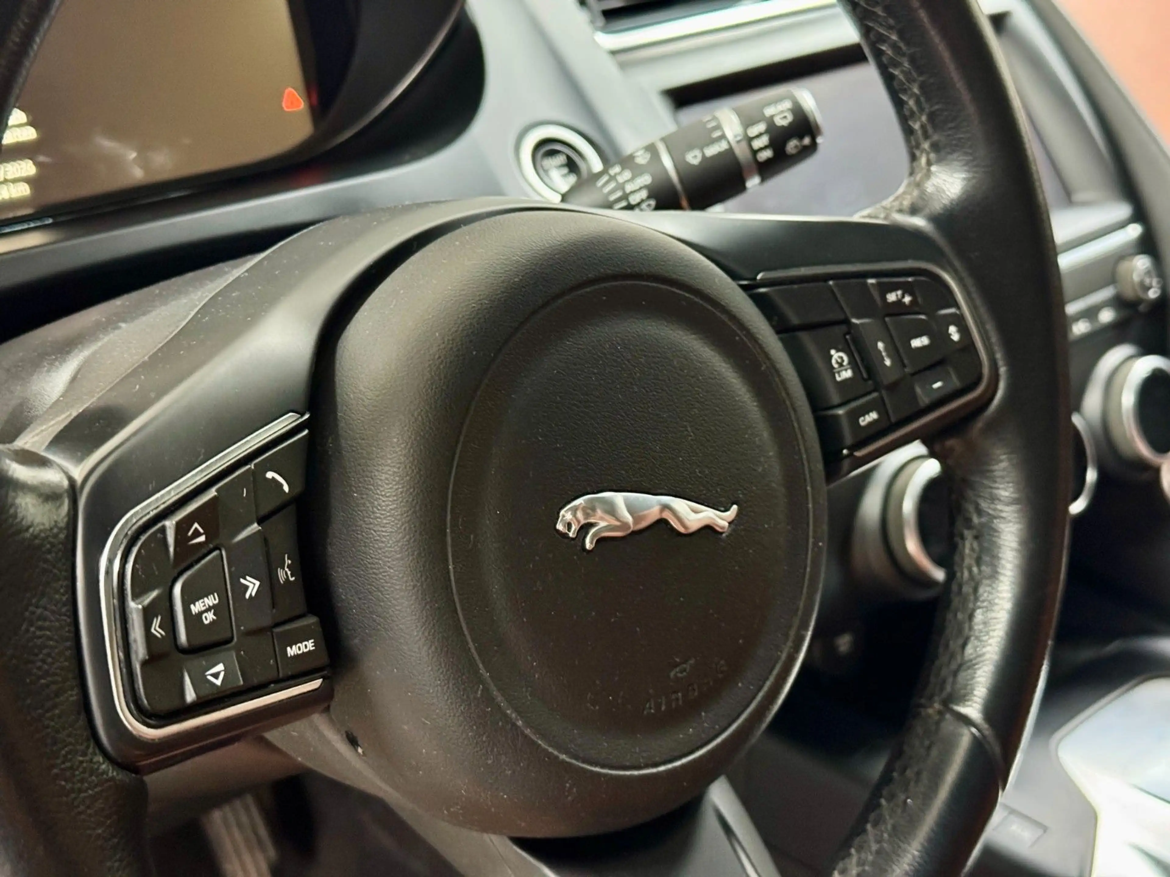 Jaguar E-Pace E-PACE D240*HSE*AWD*Pano*LED*Memory*Audio — photo 29