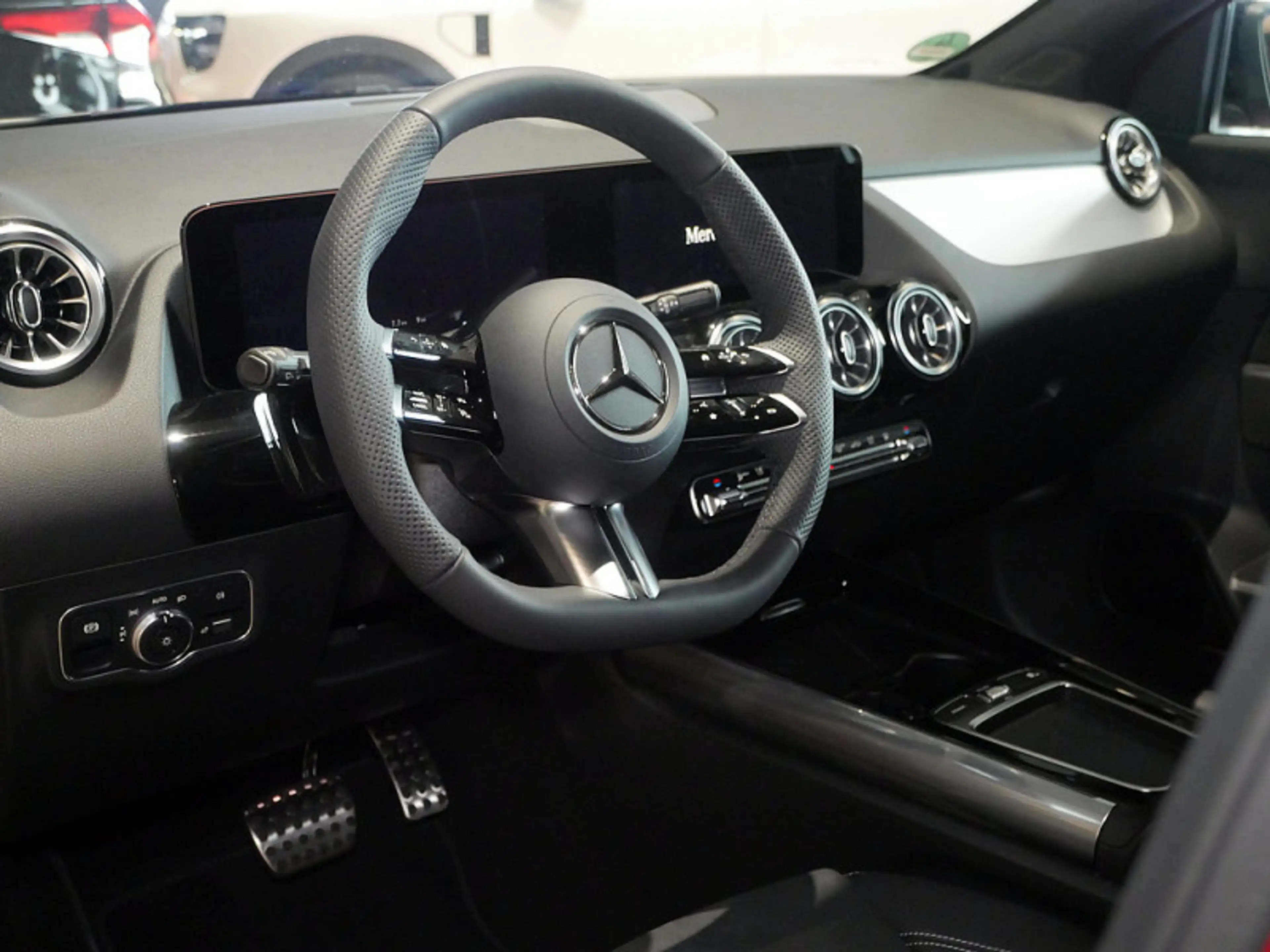 Mercedes-Benz GLA 200 AMG NIGHT PREMIUM MEMO MULTI 360 DISTR — photo 13