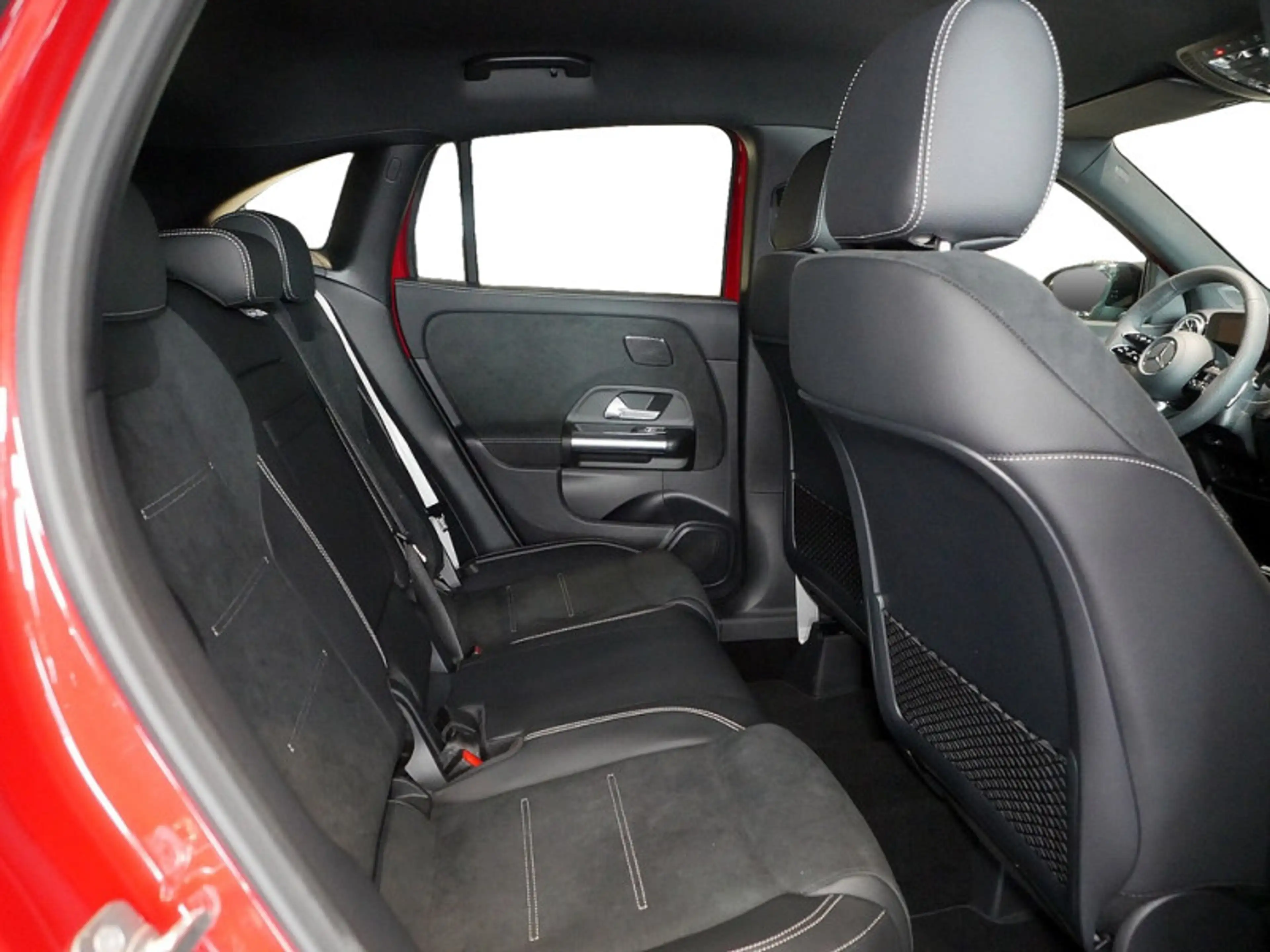 Mercedes-Benz GLA 200 AMG NIGHT PREMIUM MEMO MULTI 360 DISTR — photo 7