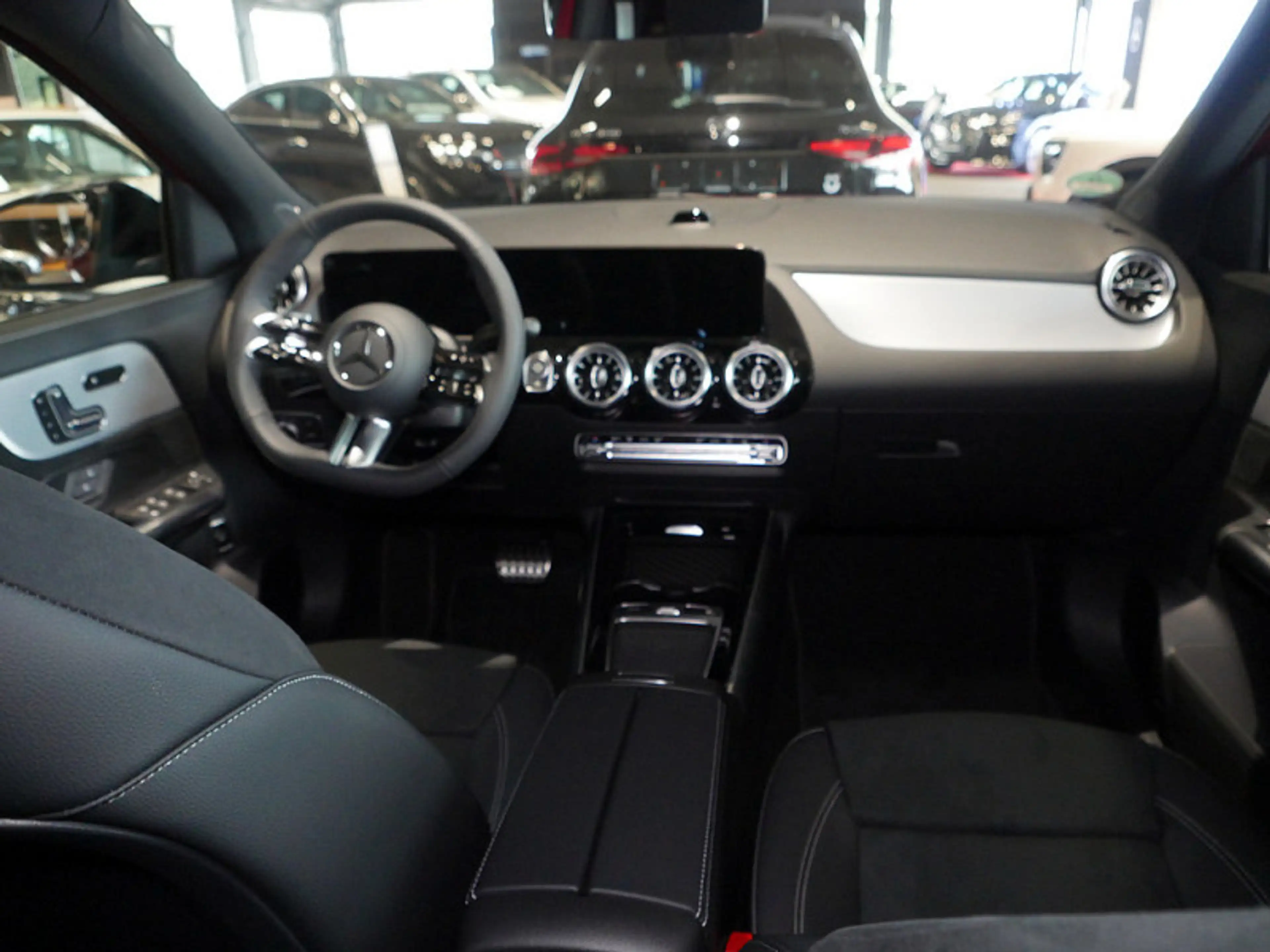 Mercedes-Benz GLA 200 AMG NIGHT PREMIUM MEMO MULTI 360 DISTR — photo 8