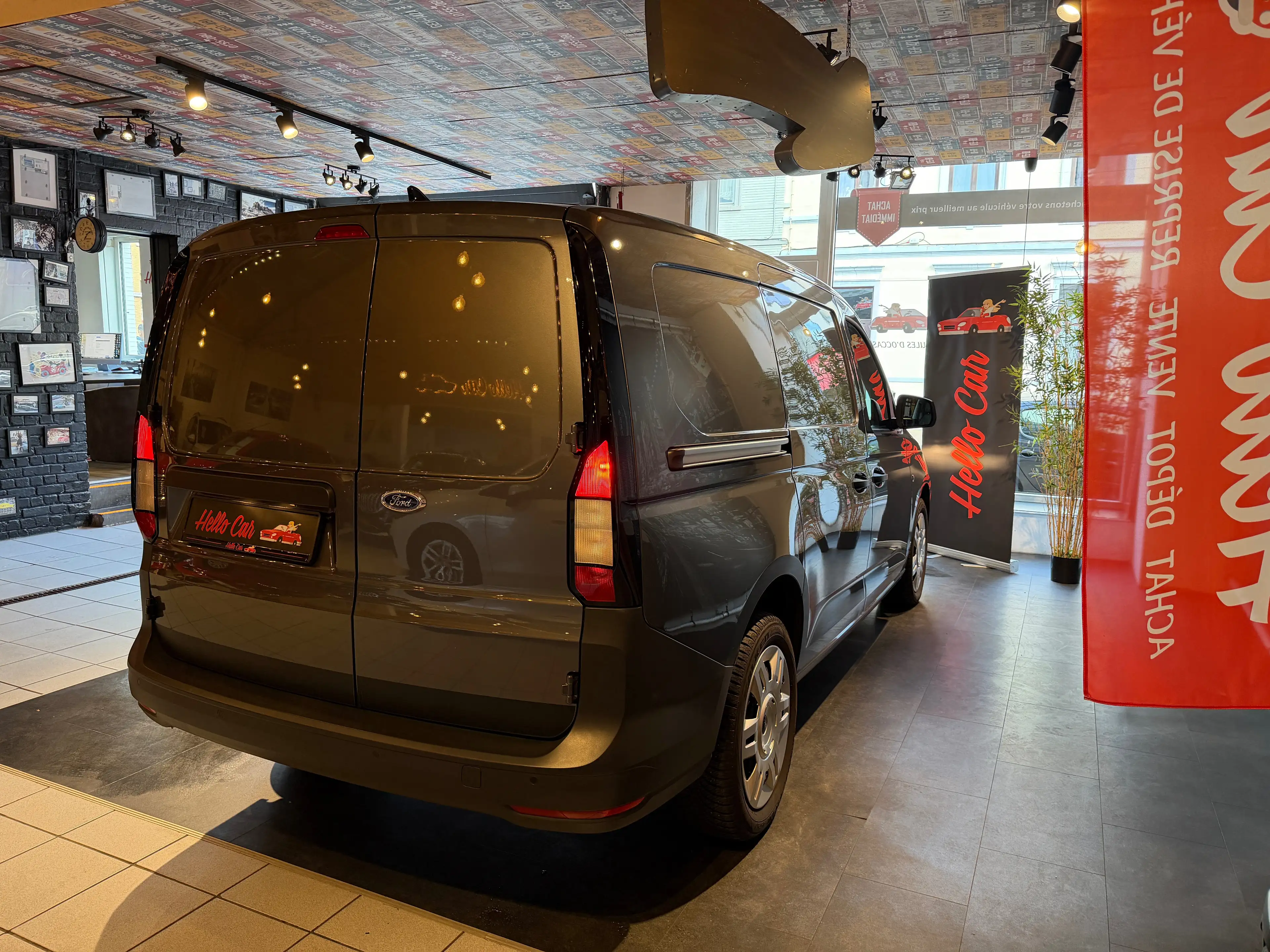 Ford Transit Connect 2.0 EcoBlue L2H1 * BOITE AUTO * TVA * SIEGES CHAUFFANTS * CARPLAY * GARANTIE FORD — photo 8