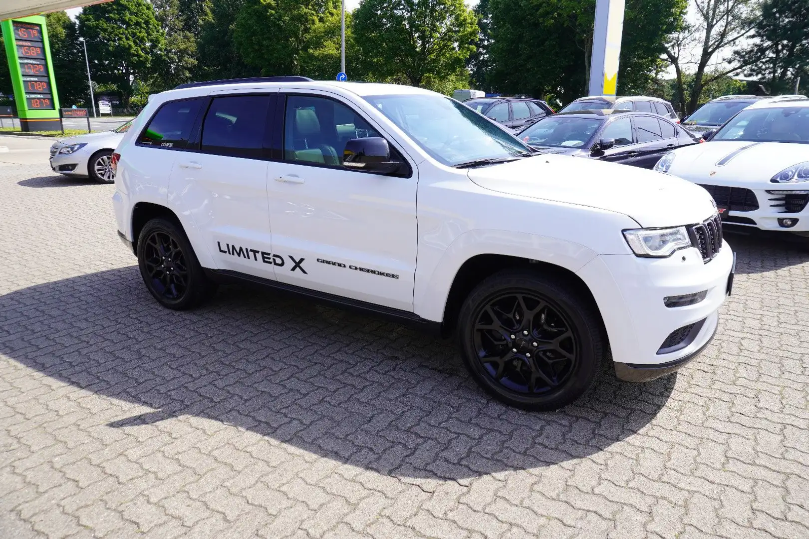 Jeep Grand Cherokee 3,6 V6 Limited X *4x4*Navi*AHK* Weiß - 1
