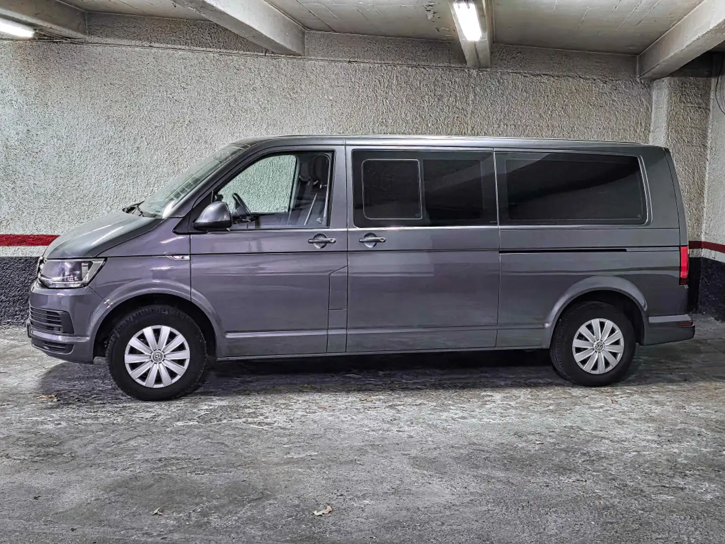 Volkswagen T7 Caravelle 2.0TDi 150 BlueMotion Confortline DSG Gris - 2