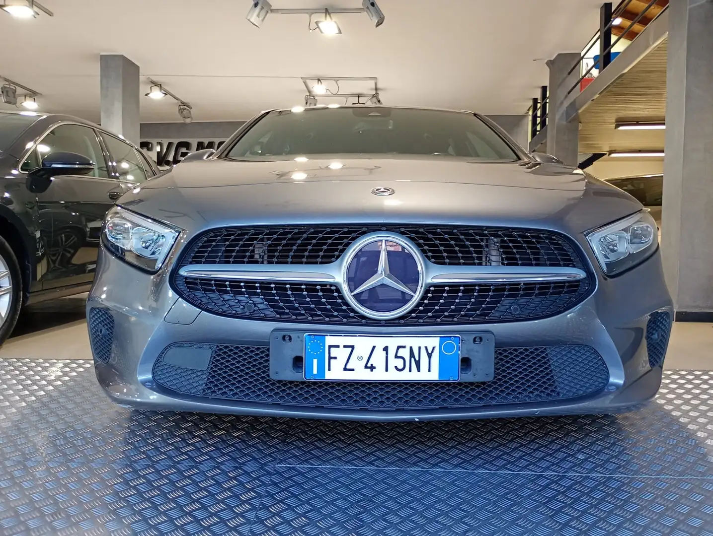 Mercedes-Benz A 180 A 180 d Automatic Business Gris - 2