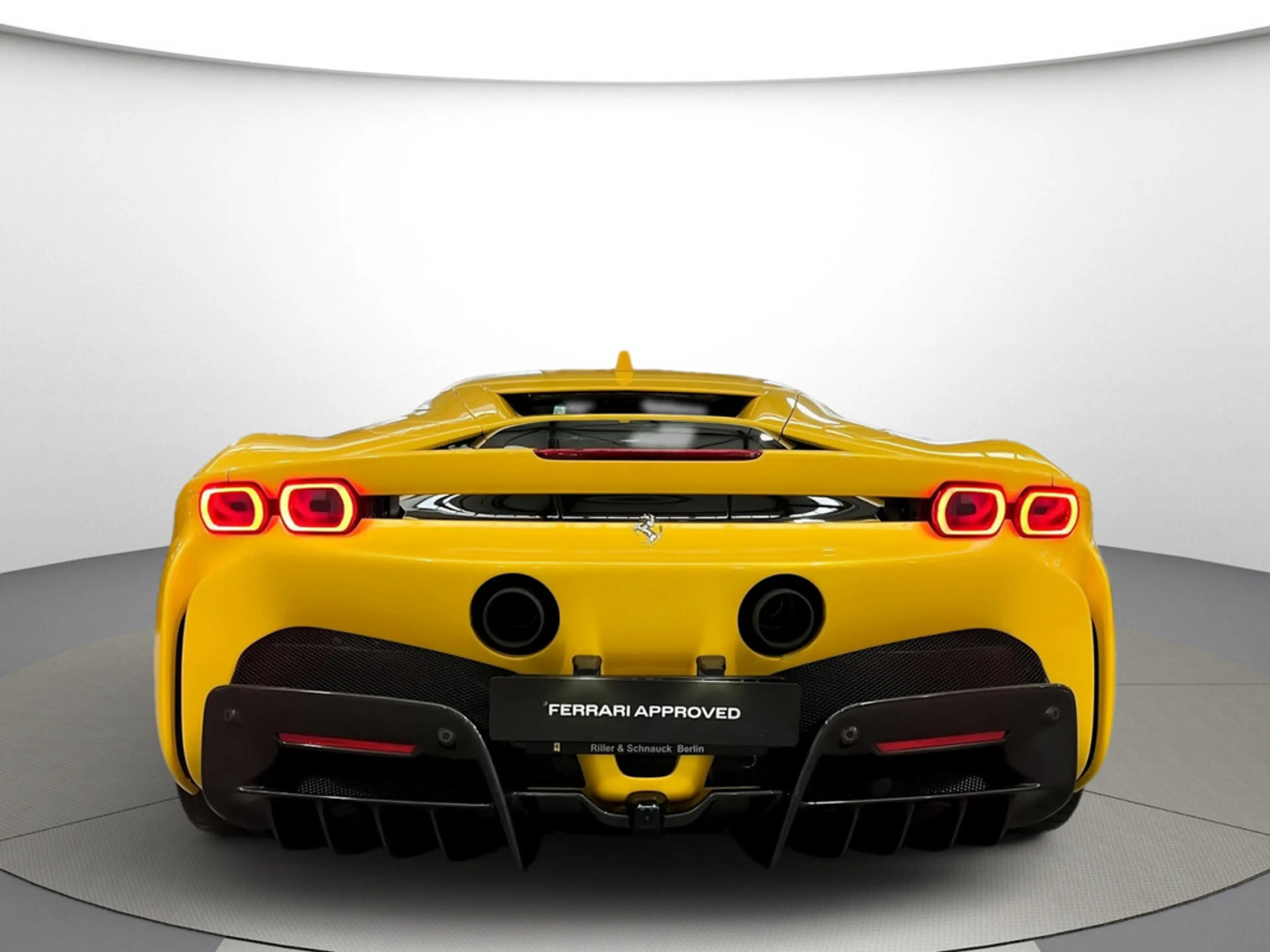 Ferrari SF90 Stradale CARBON*GIALLO TRIPLO STRATO — photo 5