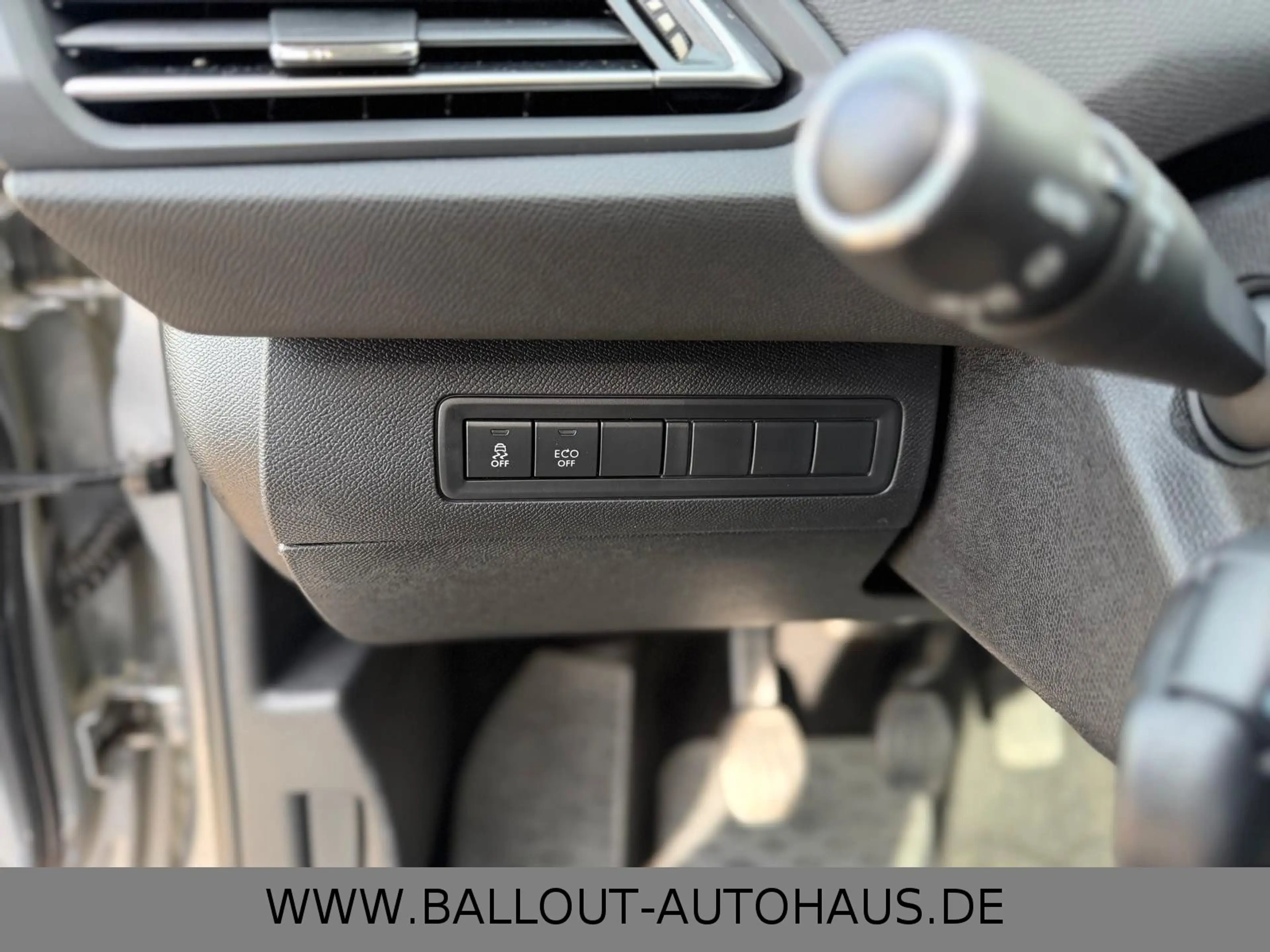 Peugeot 308 SW Allure*2.HAND*KLIMA*NAVI*TEMP*AHK*LED*SHZ — photo 11