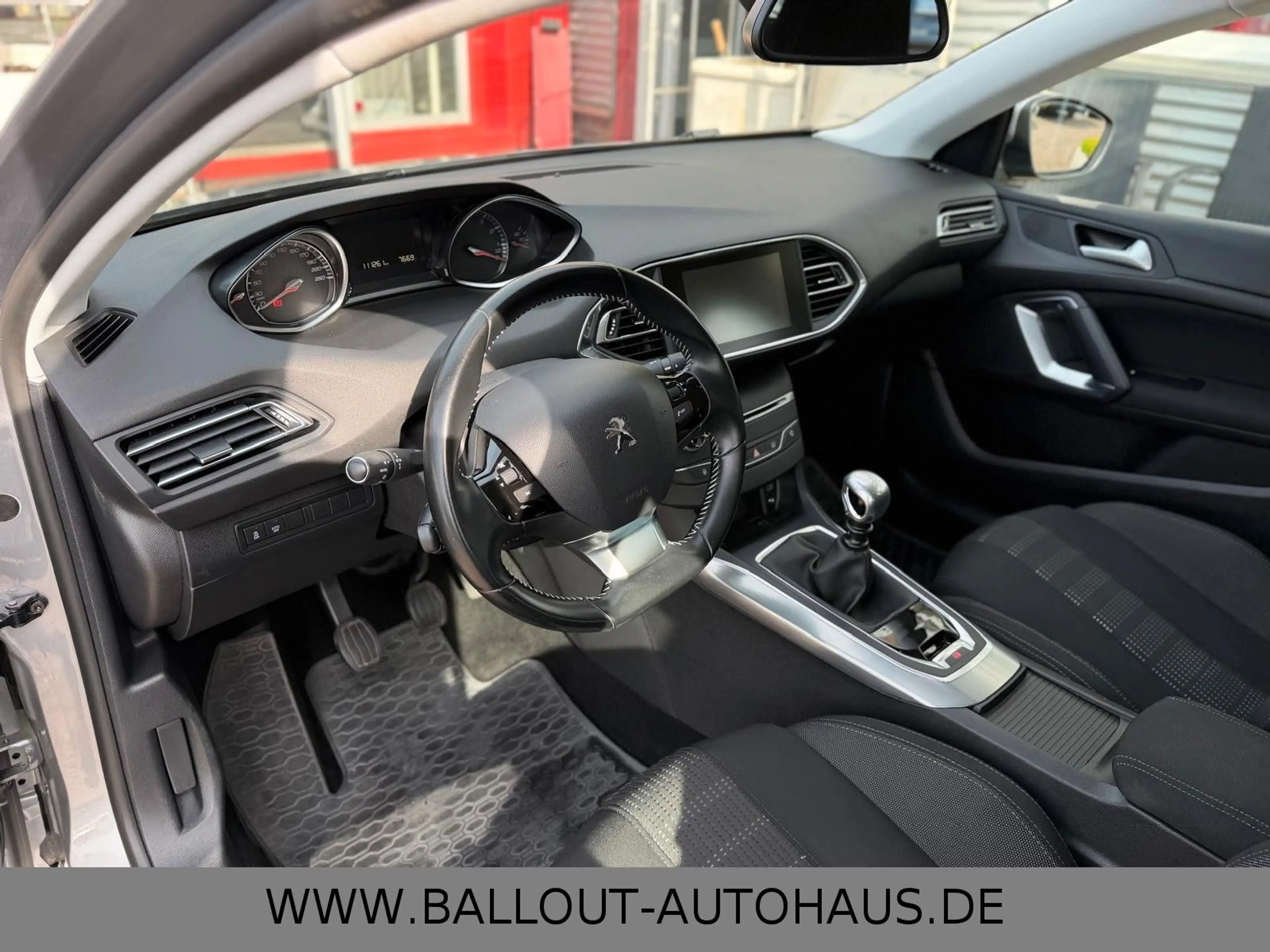 Peugeot 308 SW Allure*2.HAND*KLIMA*NAVI*TEMP*AHK*LED*SHZ — photo 9
