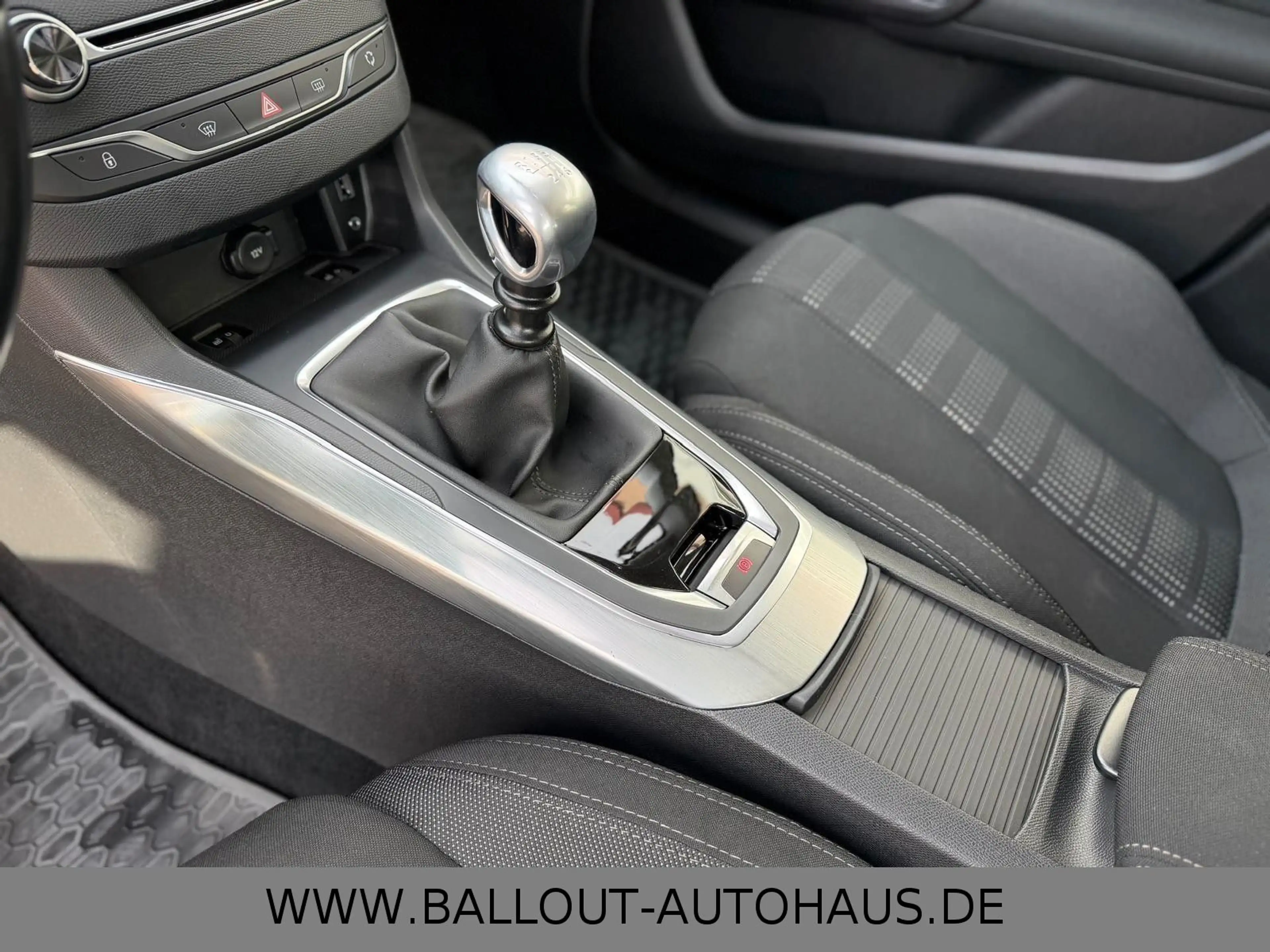 Peugeot 308 SW Allure*2.HAND*KLIMA*NAVI*TEMP*AHK*LED*SHZ — photo 12