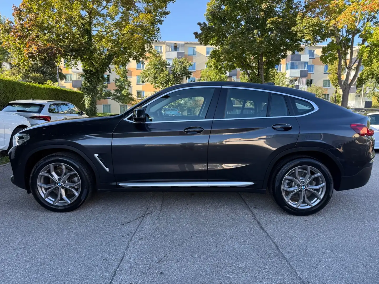BMW X4 xDrive 20i xLine AUT~LED~Kam~Ambie~LiveCock Grau - 2