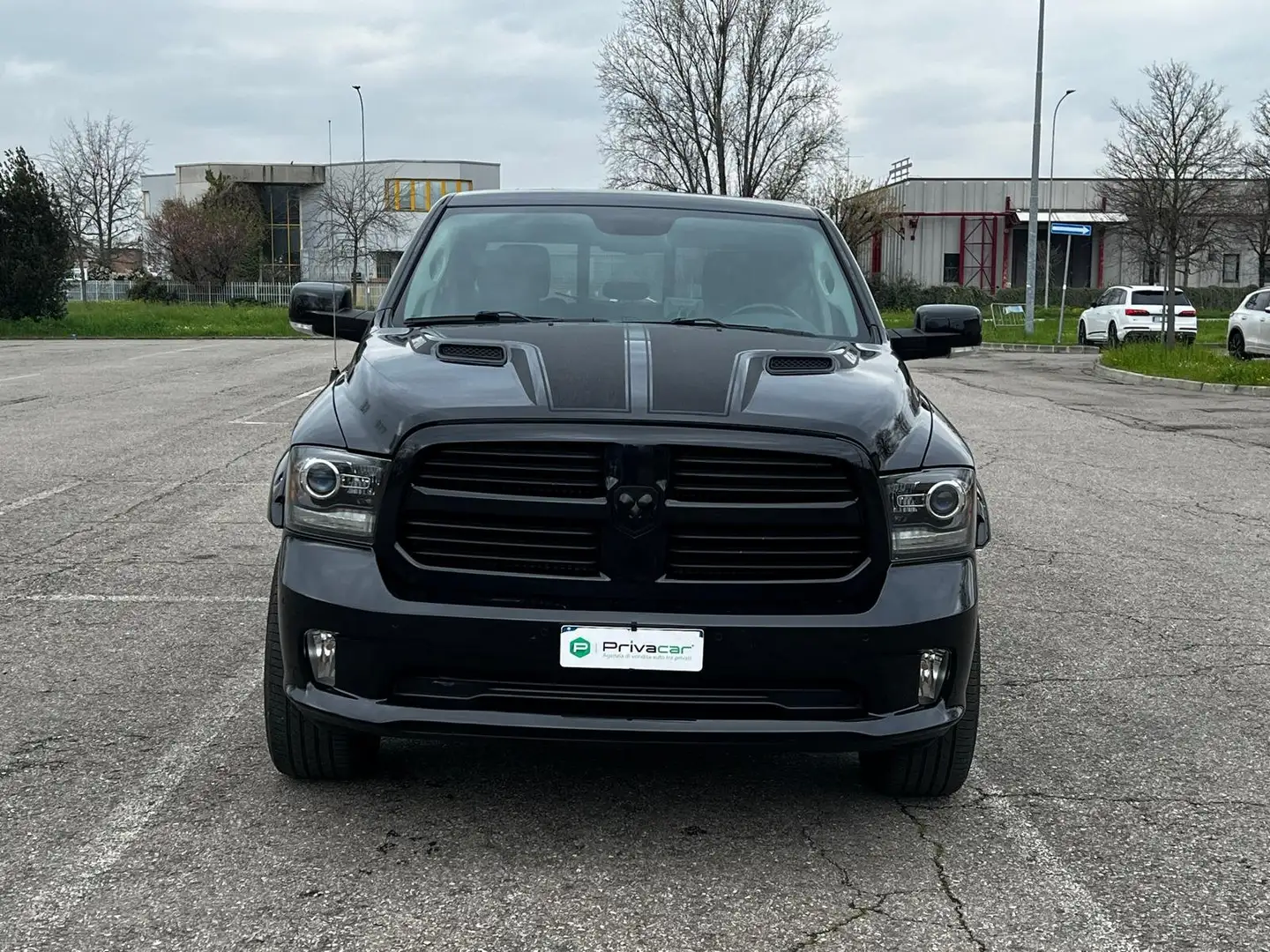Dodge RAM 1500 5.7 V8 Quad Cab MB Sport 395cv at8 Schwarz - 2