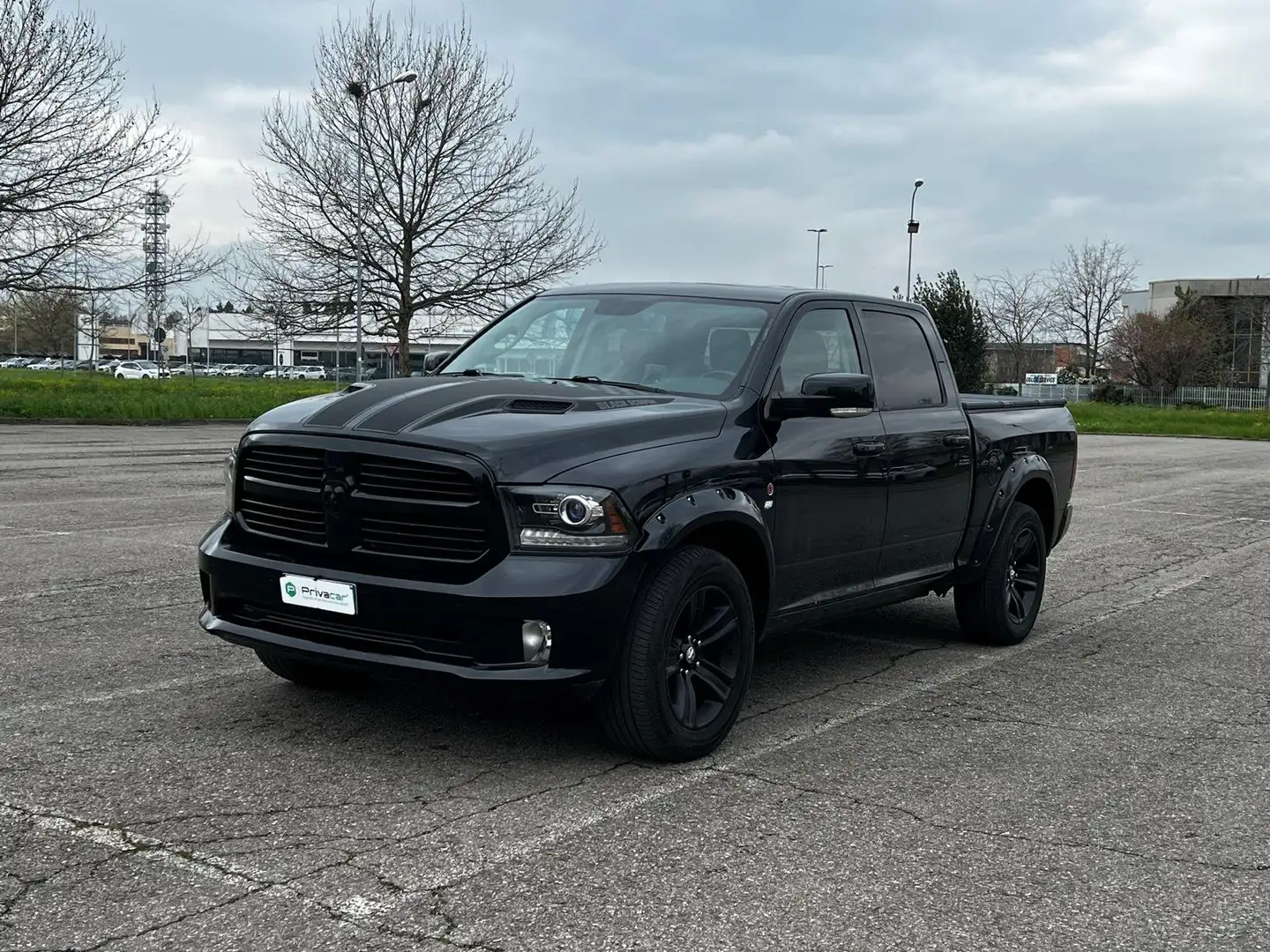 Dodge RAM 1500 5.7 V8 Quad Cab MB Sport 395cv at8 Schwarz - 1