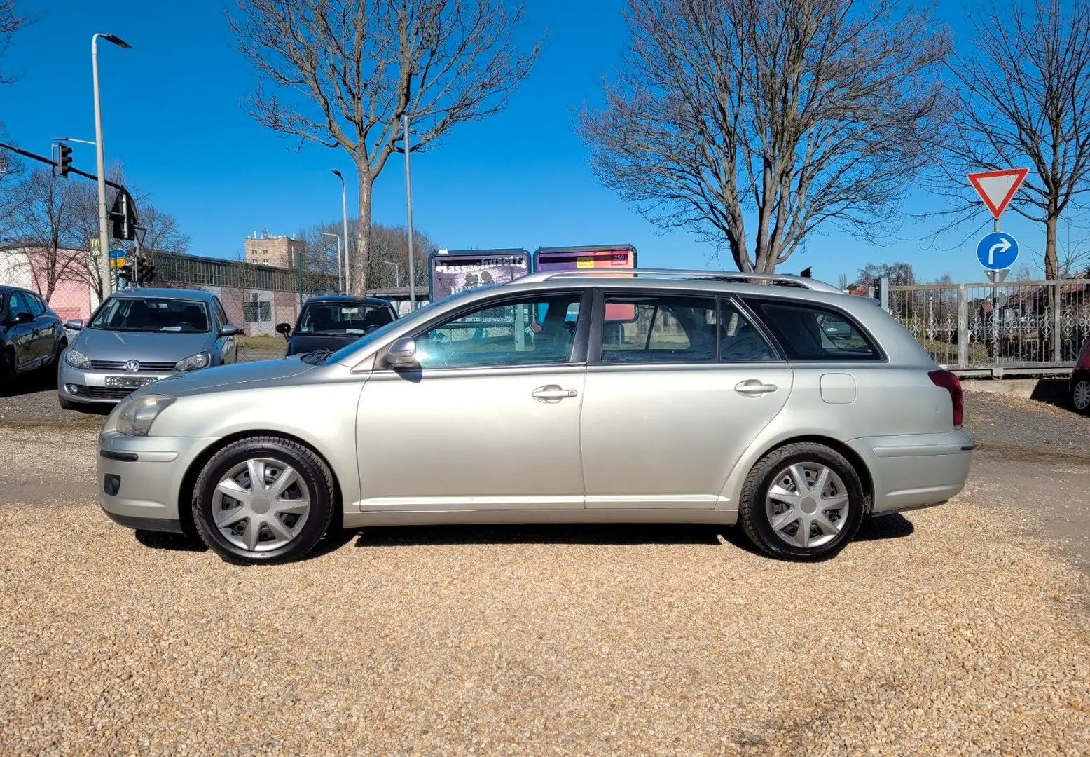 Toyota Avensis Kombi 2.0 Executive*MOTOR-GETRIEBE-OK* Plateado - 2