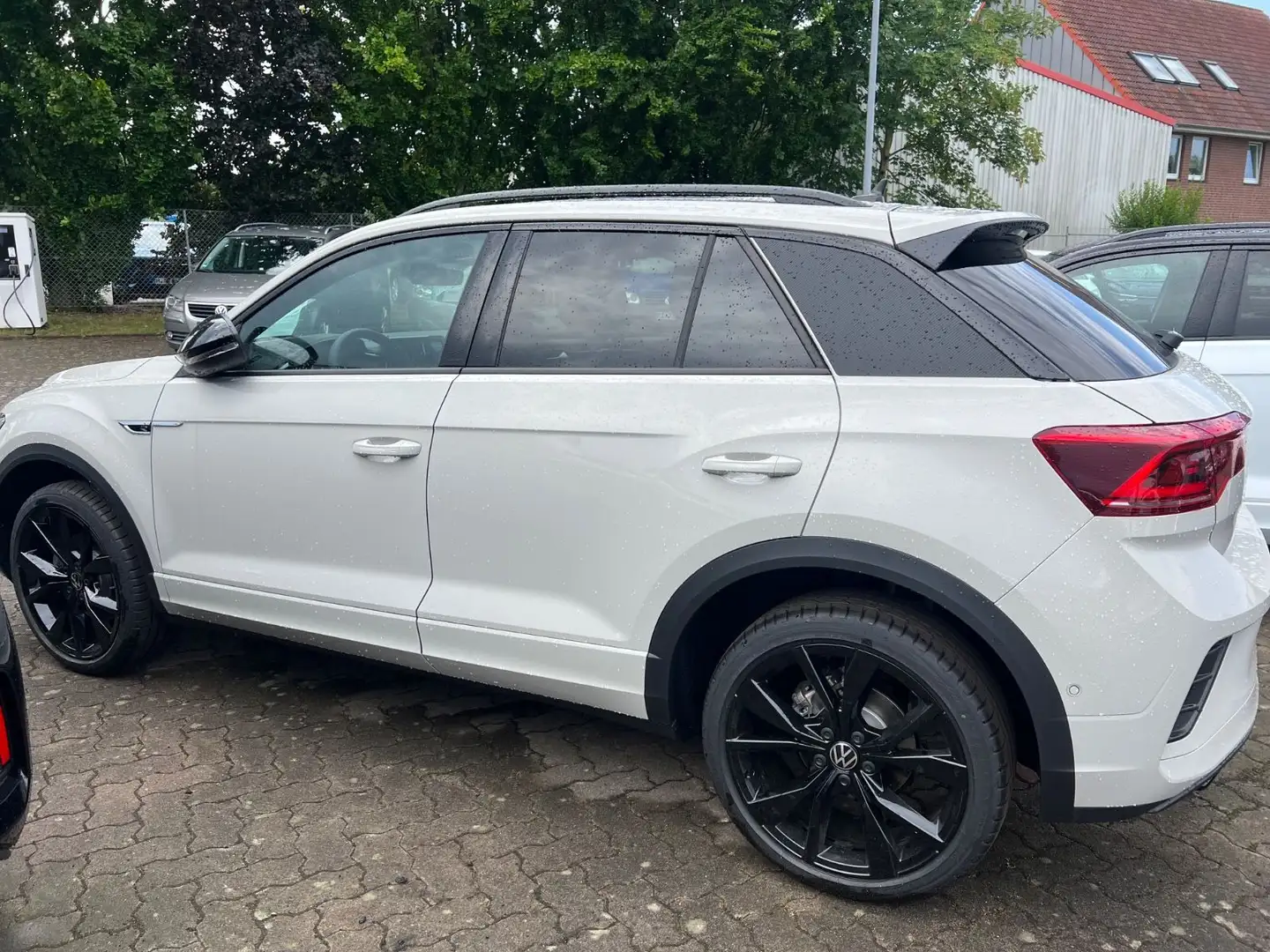 Volkswagen T-Roc 1.5 TSI DSG R-Line AHK PANO Matrix NAVI Grau - 2