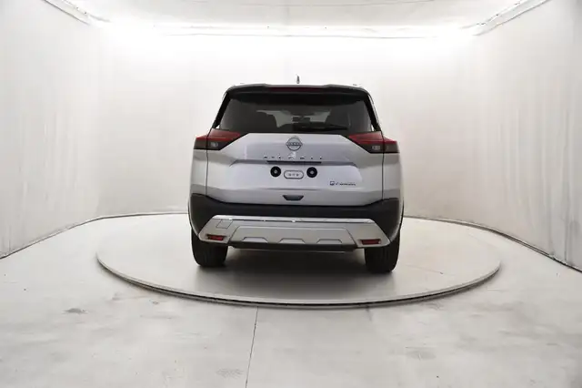 Nissan X-Trail view 4