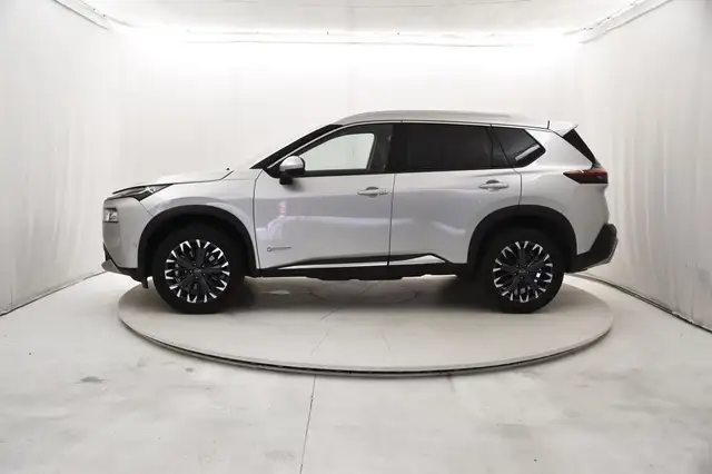 Nissan X-Trail view 2