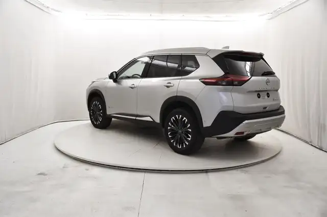 Nissan X-Trail view 3
