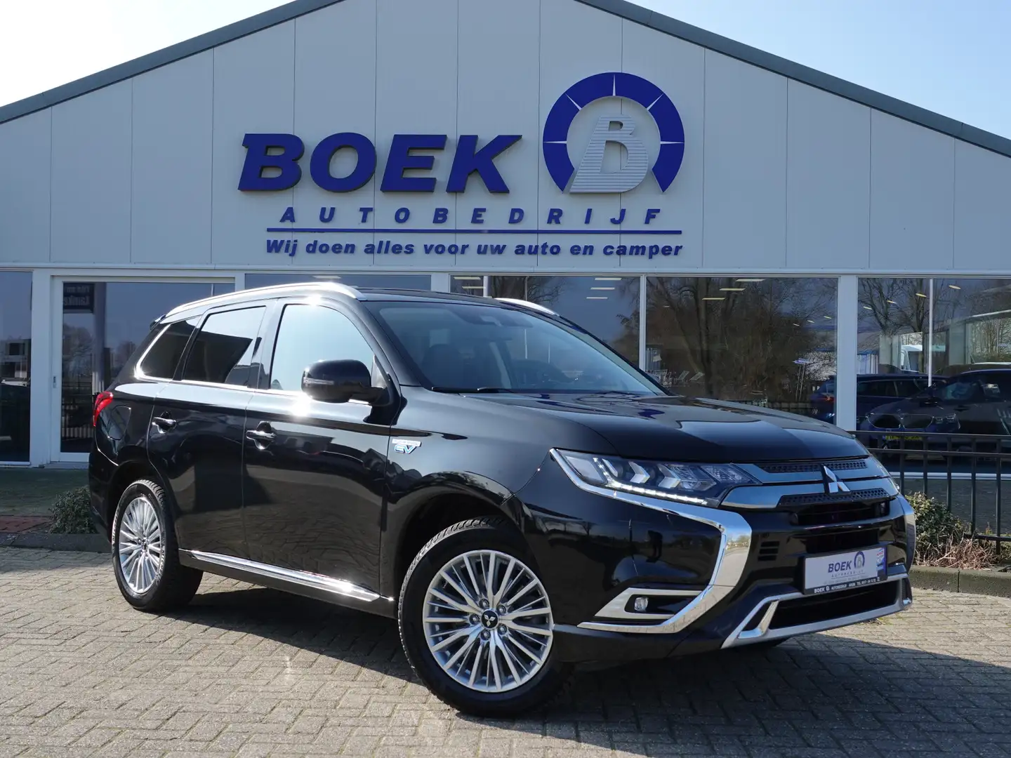 Mitsubishi Outlander 2.4 PHEV Intense H-LEER | NAVI | ECC | PDC + CAM | Zwart - 1