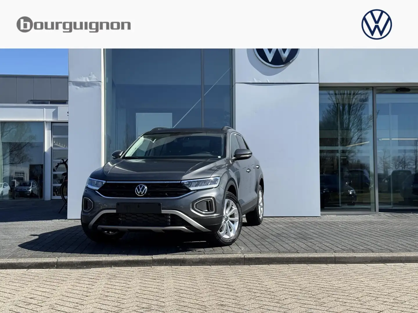 Volkswagen T-Roc Life Edition 1.0 85 kW / 116 pk TSI SUV 6 versn. H Grijs - 1