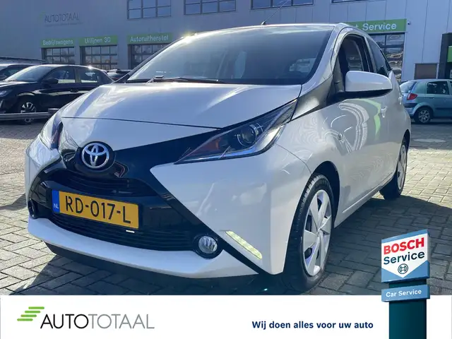 Toyota Aygo 1.0 VVT-i x-play ALS NIEUW