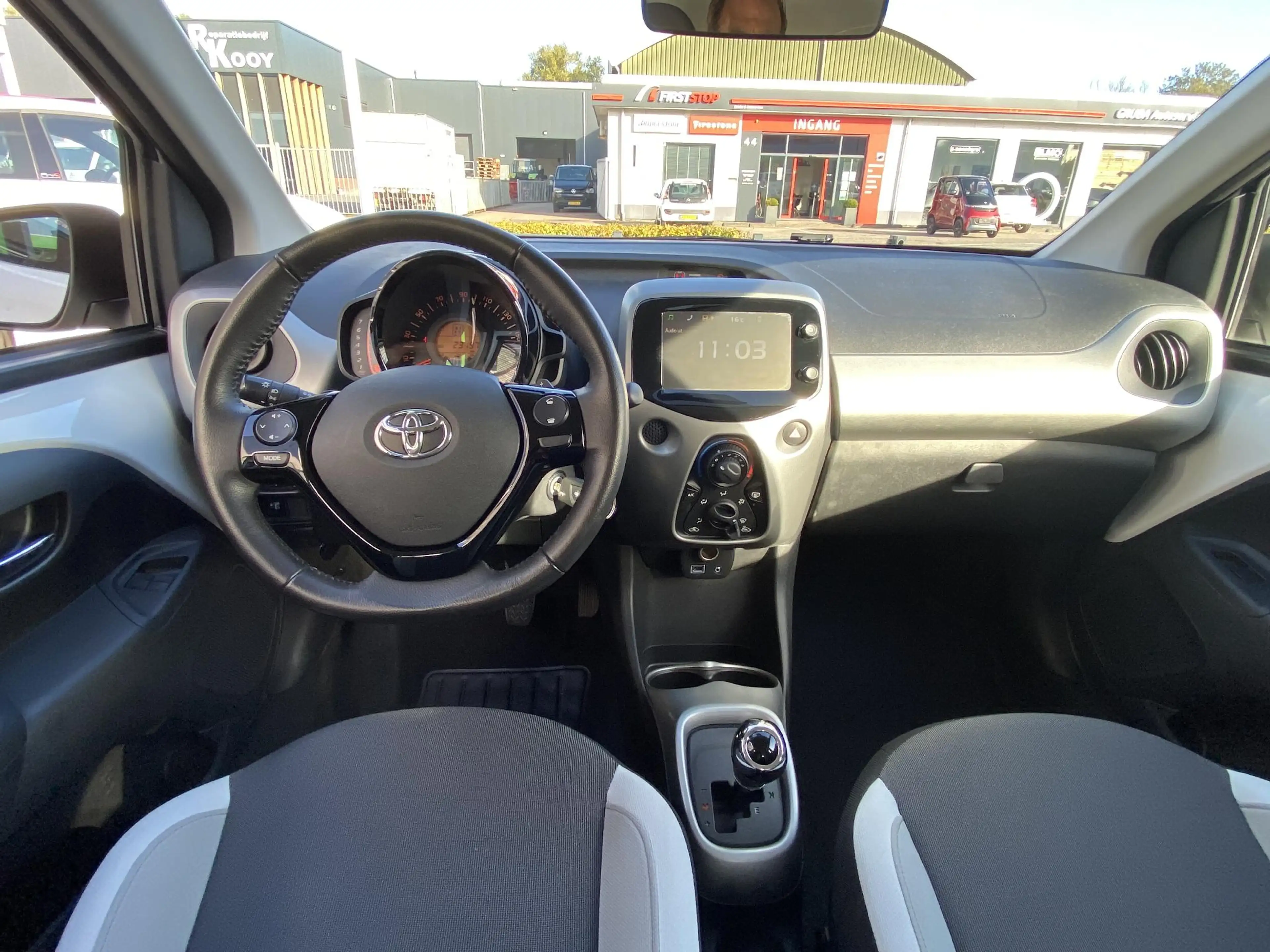 Toyota Aygo 1.0 VVT-i x-play — photo 8