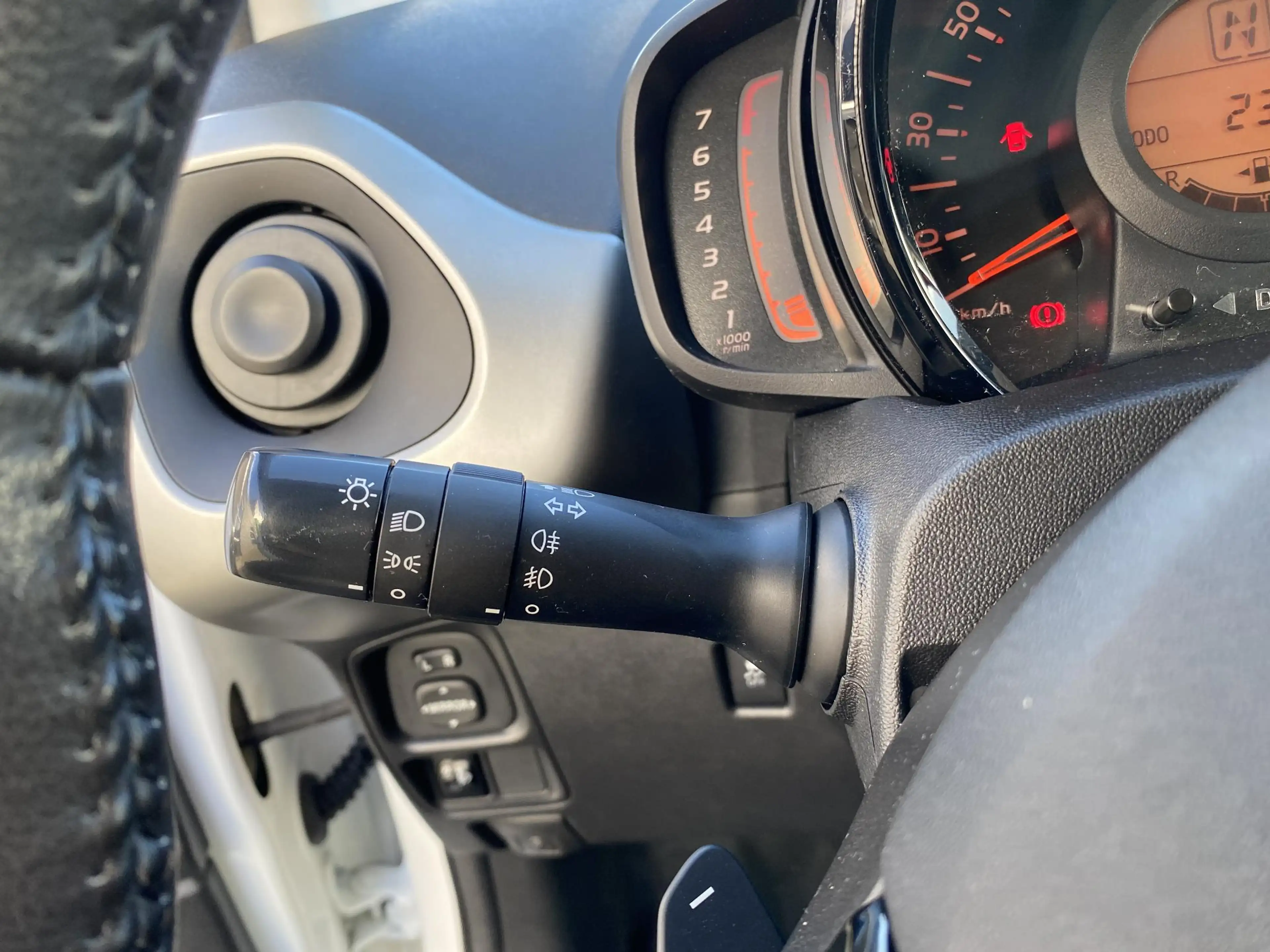 Toyota Aygo 1.0 VVT-i x-play — photo 18