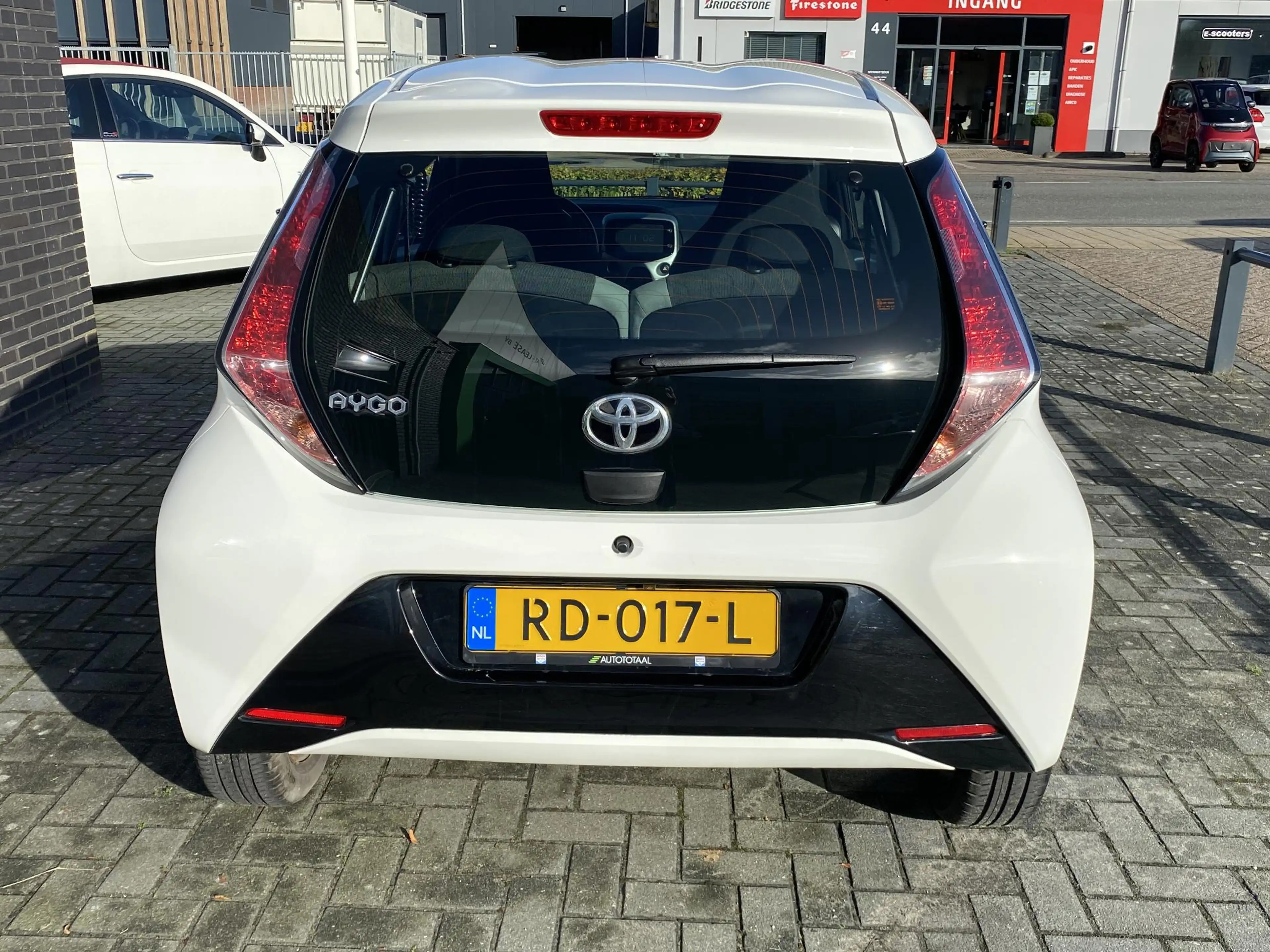Toyota Aygo 1.0 VVT-i x-play — photo 4