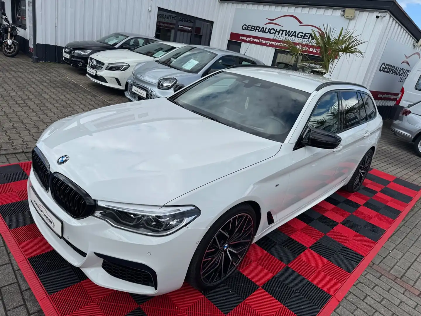BMW 540 d Touring xDrive M - Sportpaket Weiß - 2