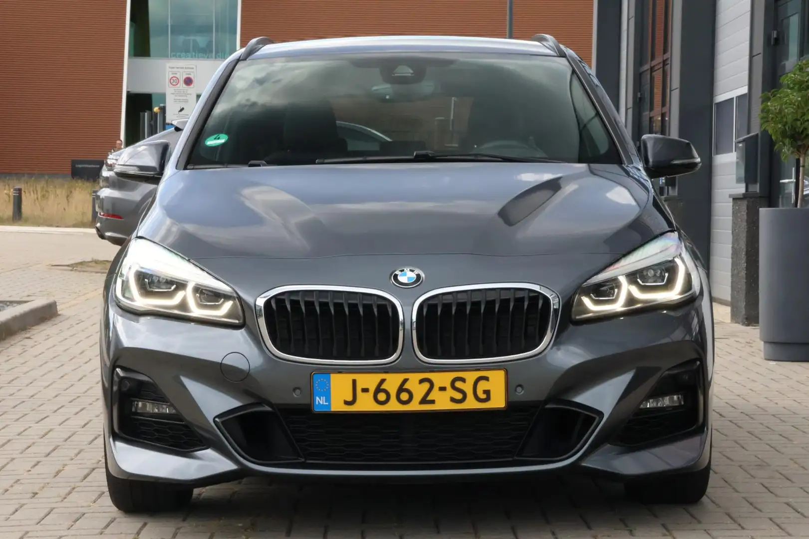 BMW 220 2-serie Active Tourer 220i | M- sport | Trekhaak | Grijs - 2