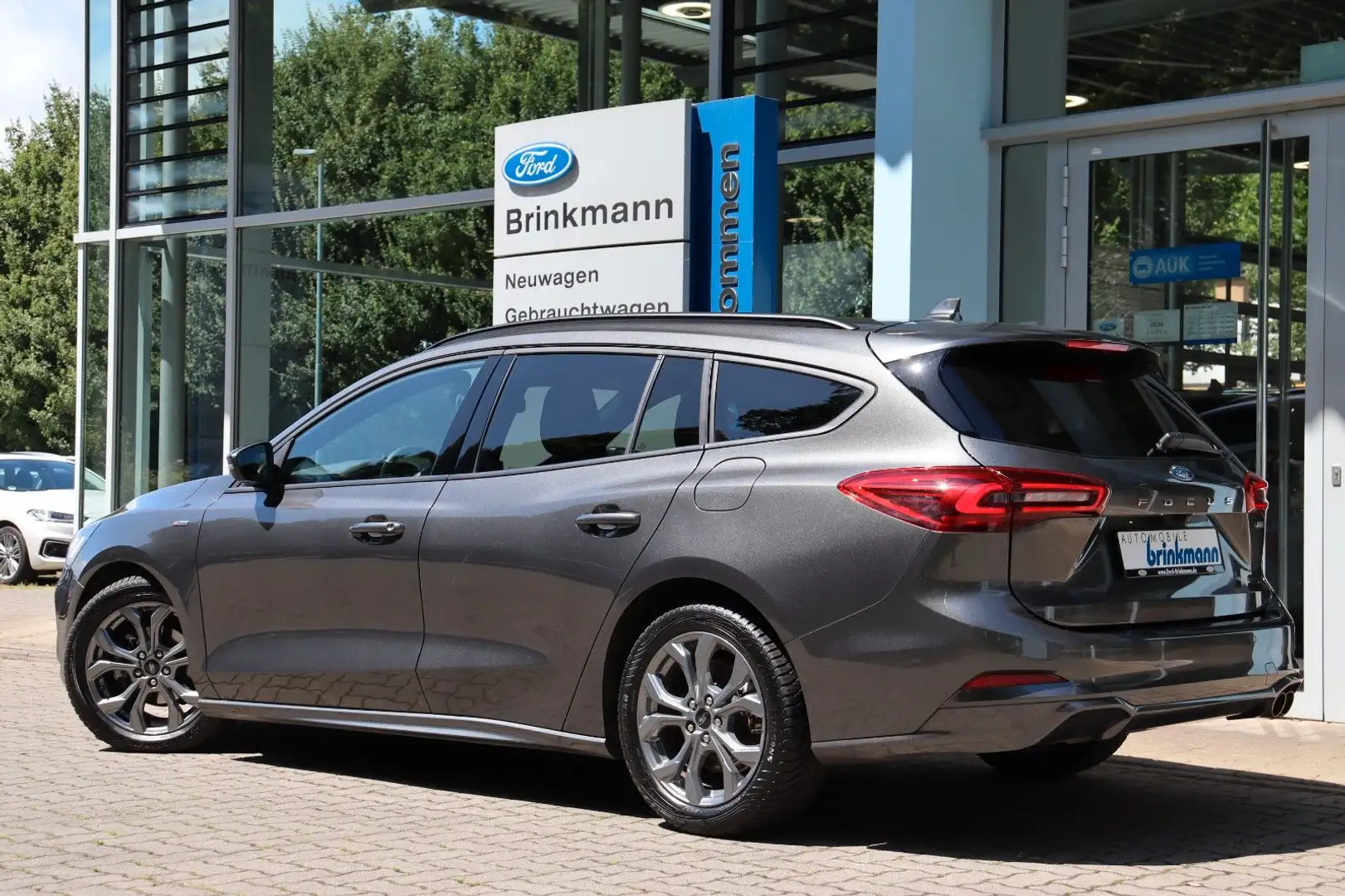 Ford Focus Turnier 1.0 EcoBoost ST-LINE X +iACC +LED Grau - 2