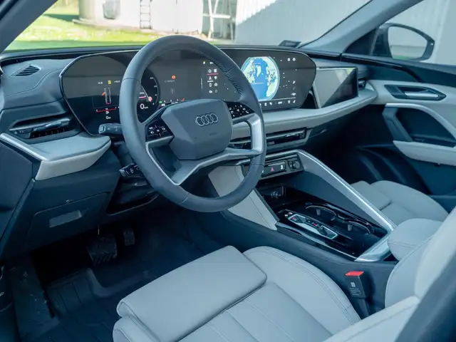 Audi Q5 view 12