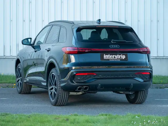 Audi Q5 view 4