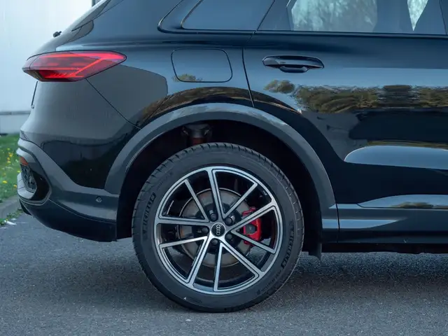 Audi Q5 view 9
