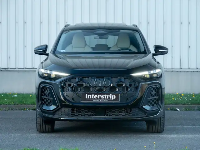 Audi Q5 view 2