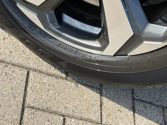 Toyota Rav4 view 4