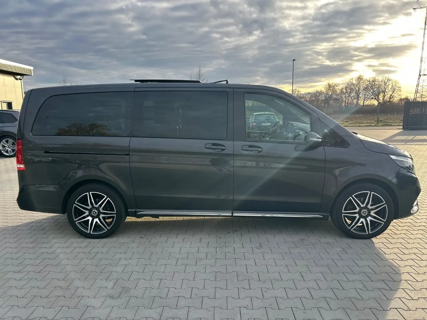 Mercedes-Benz V 300 V300d 4M Lang AMG -7S-Pano-Burmes-2xEl.Tür-360K Grau - 2
