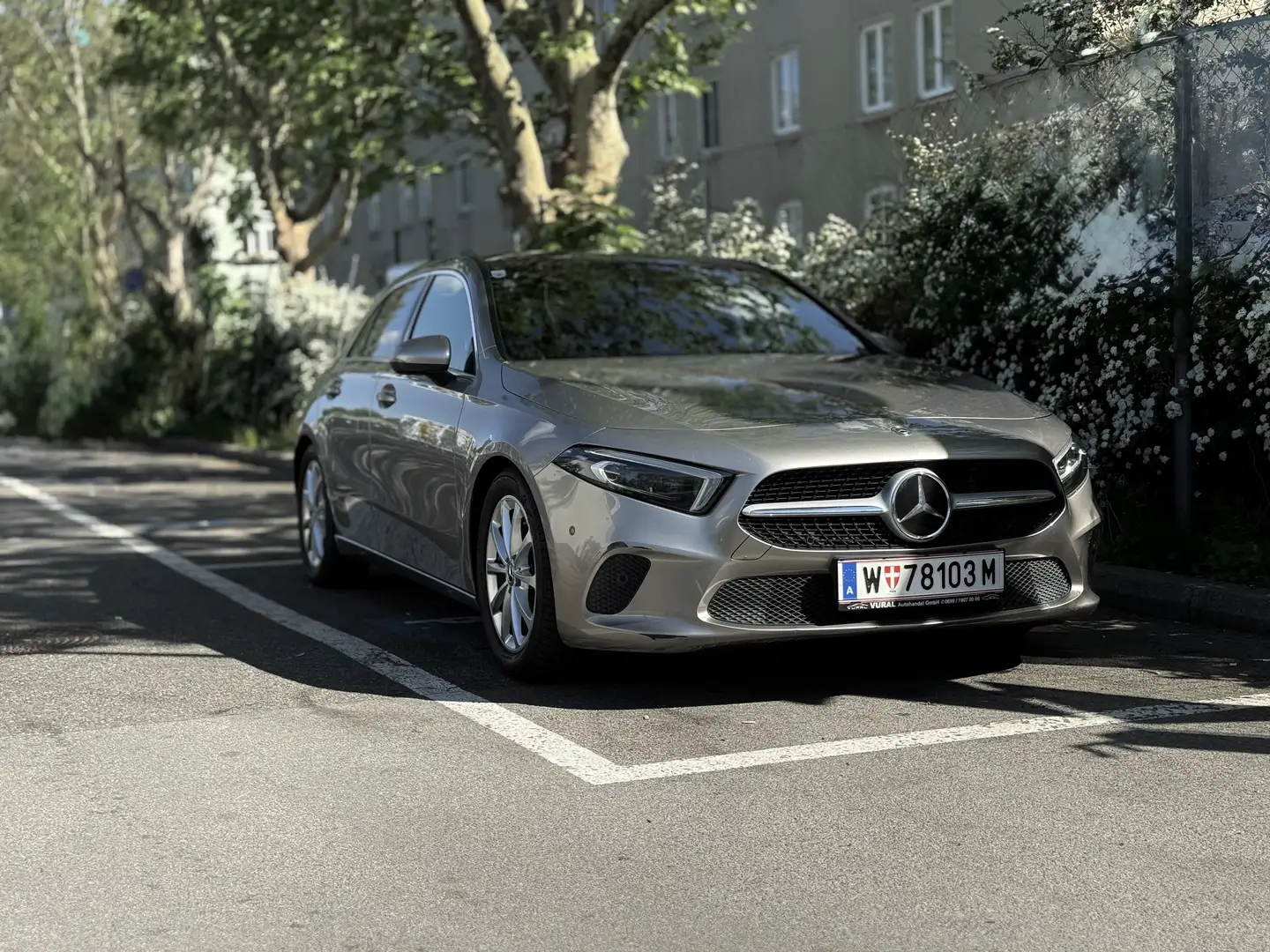 Mercedes-Benz A 200 Mercedes-Benz A-Klasse Panorama, LED, Sitzheizung. Silber - 2