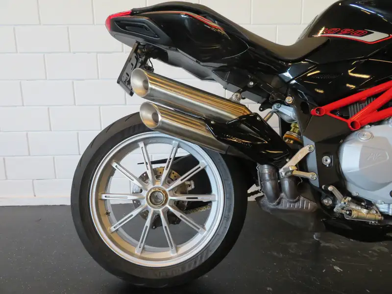 MV Agusta Brutale 1078 - foto 6