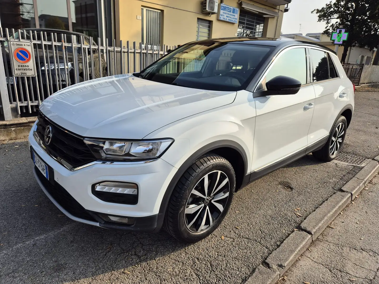 Volkswagen T-Roc T-Roc 1.0 tsi Style 110cv Bianco - 2