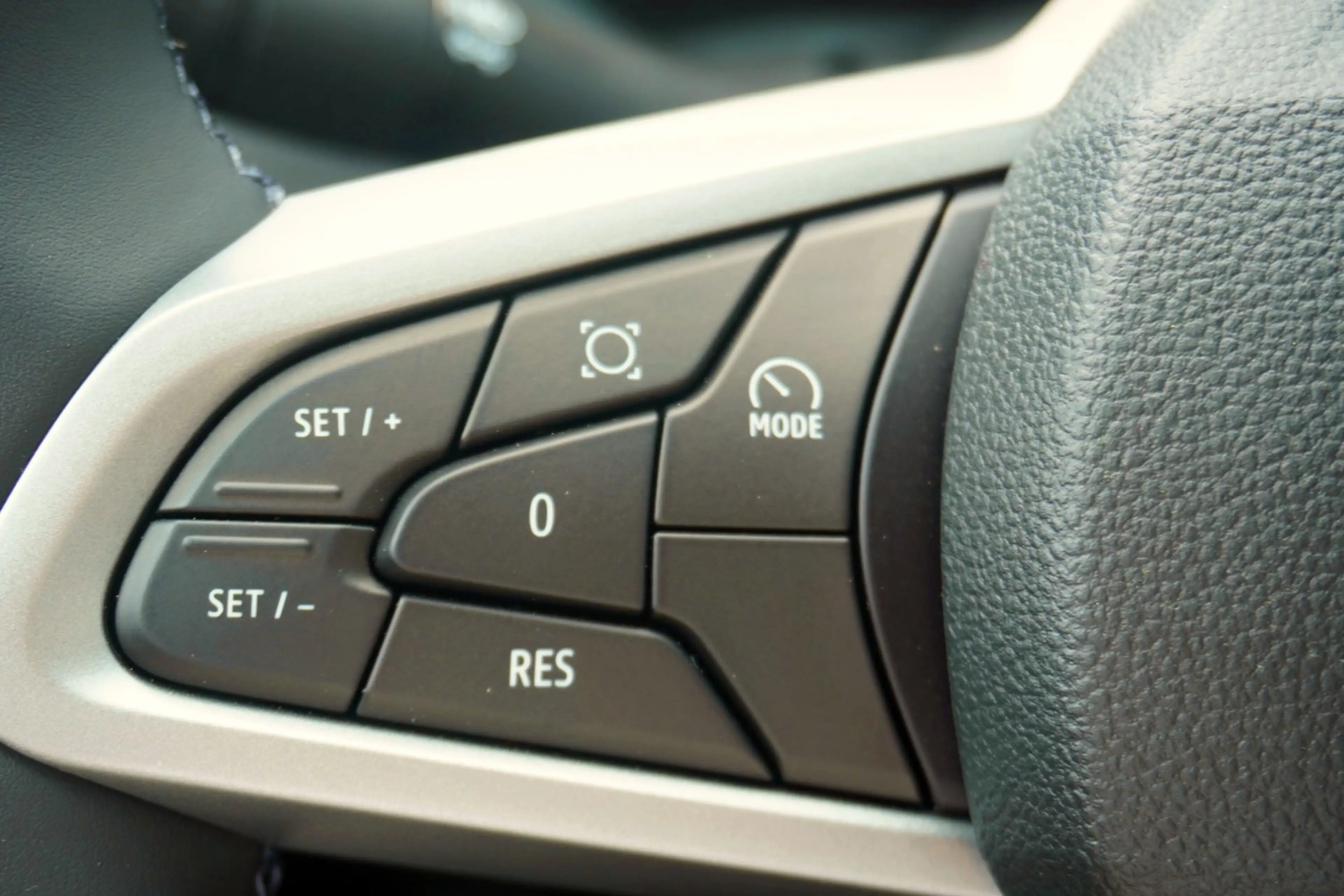 Dacia Bigster Essential 140 mHev LED Kamera Tempomat — photo 12