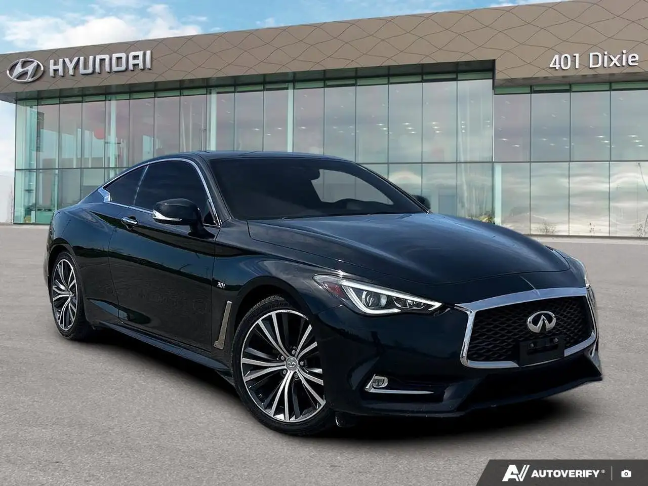 Infiniti Q60 снимка Infiniti Q60