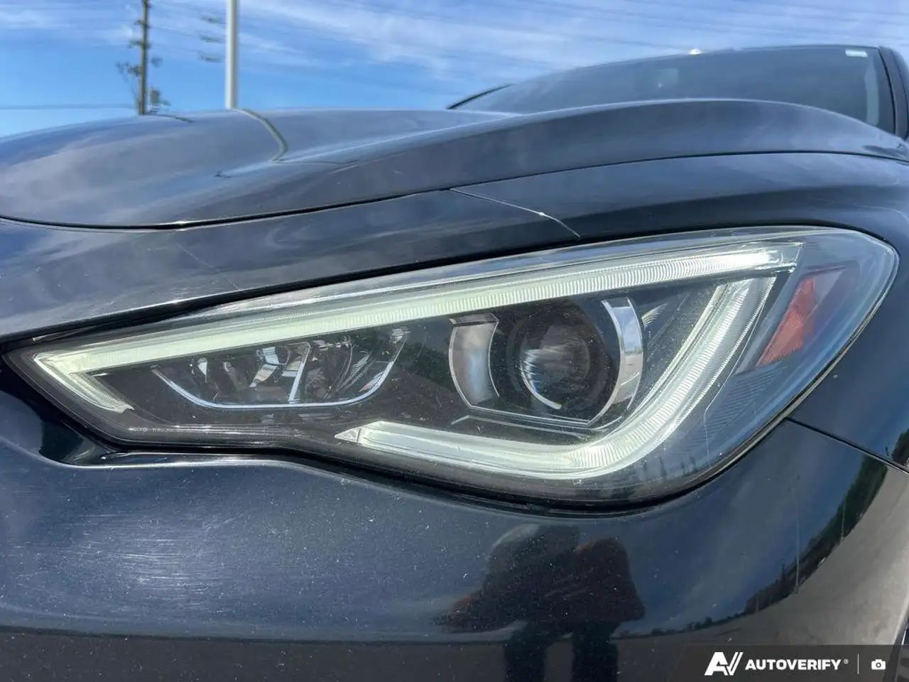 Infiniti Q60 снимка Infiniti Q60