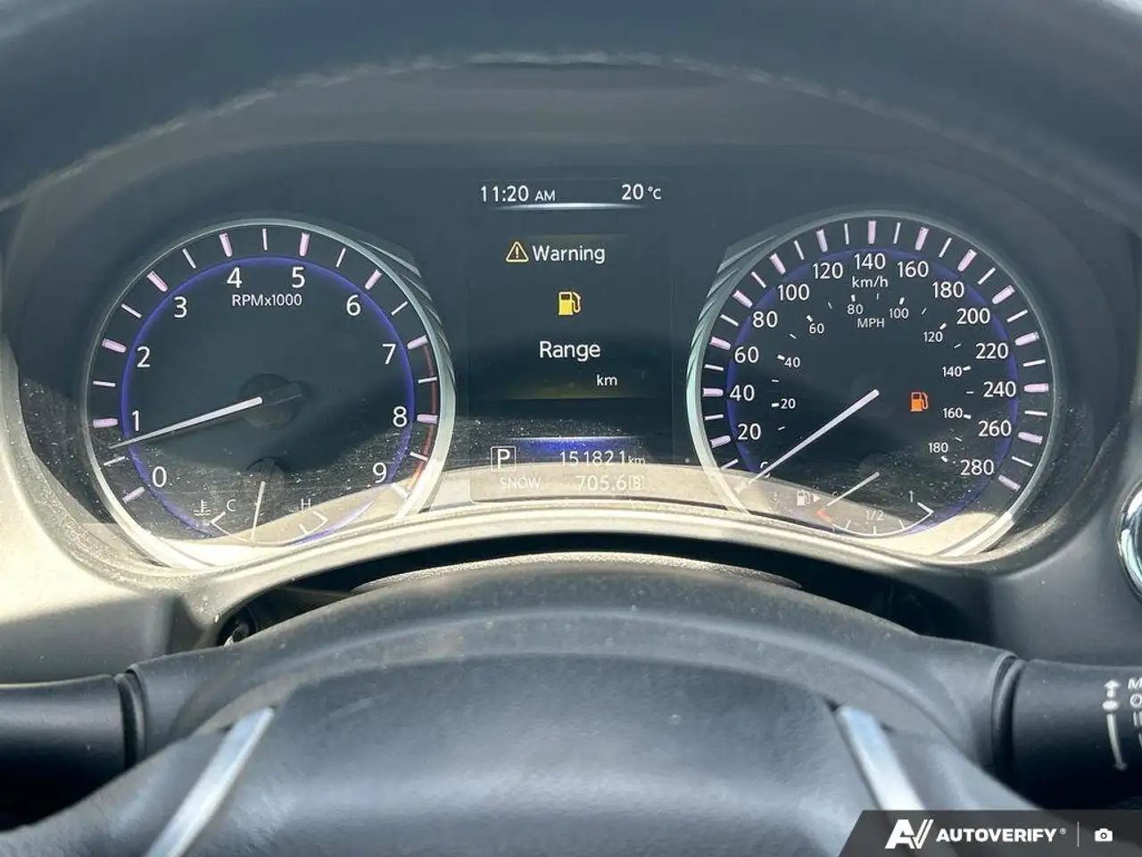 Infiniti Q60 снимка Infiniti Q60