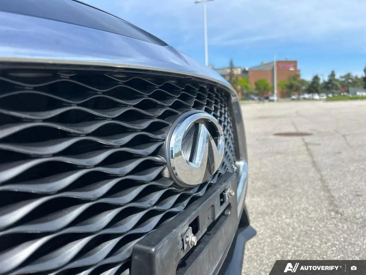 Infiniti Q60 снимка Infiniti Q60