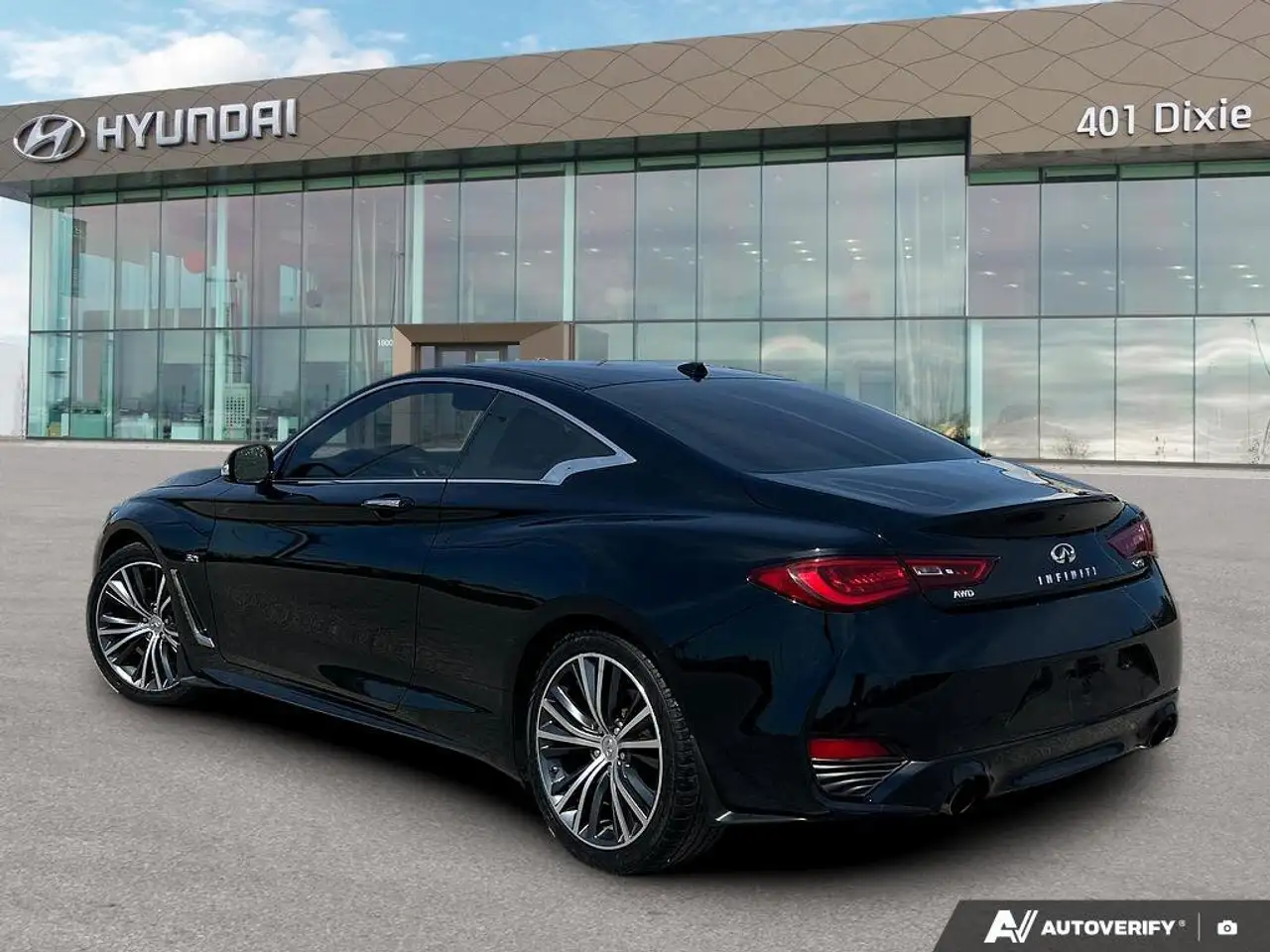 Infiniti Q60 снимка Infiniti Q60