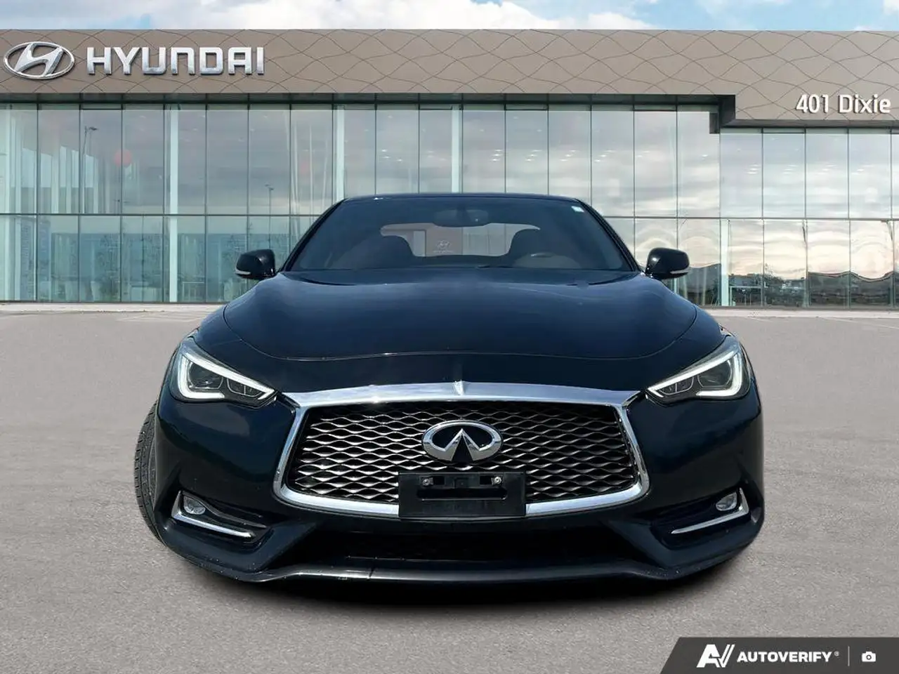 Infiniti Q60 снимка Infiniti Q60