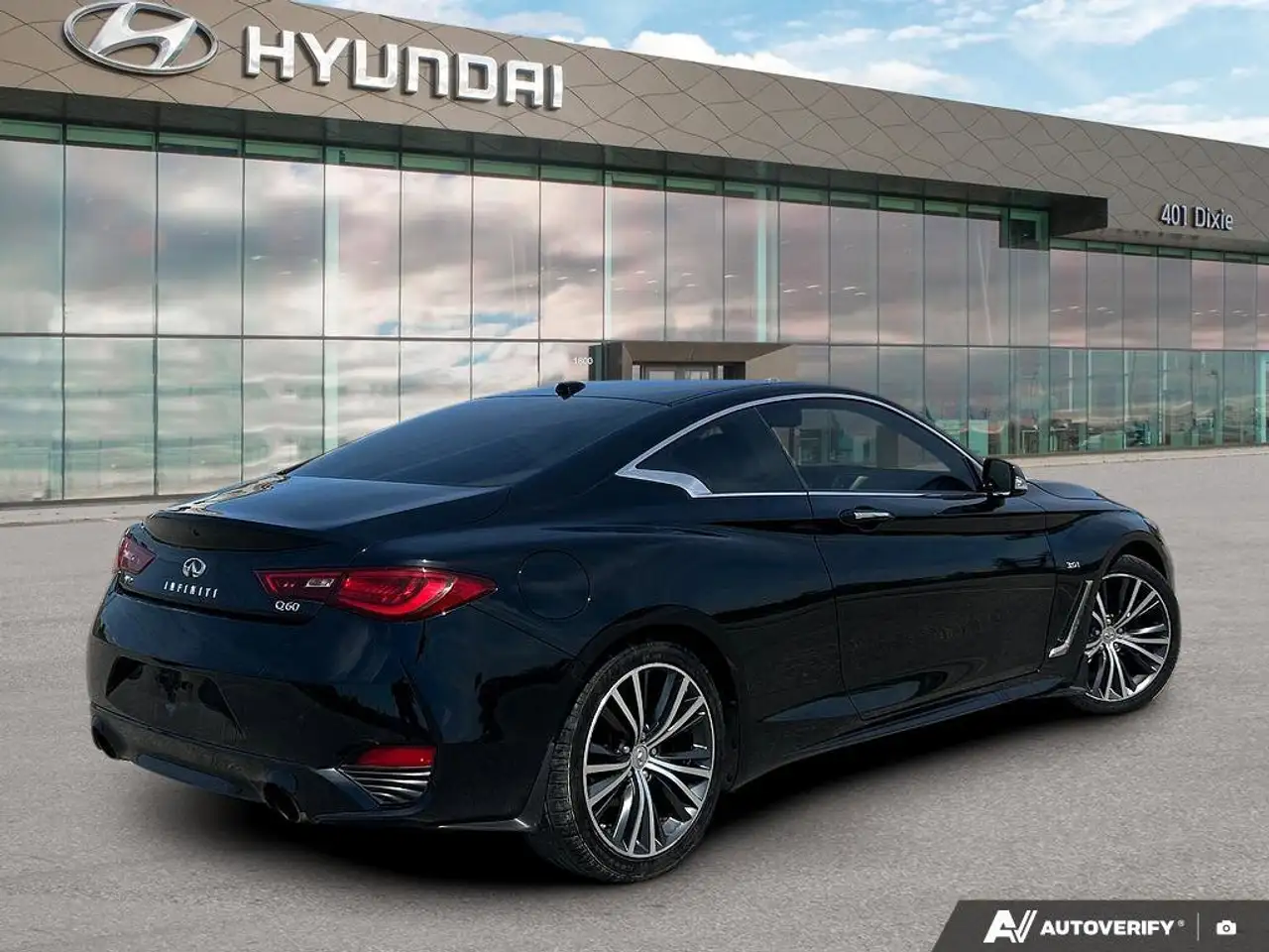 Infiniti Q60 снимка Infiniti Q60