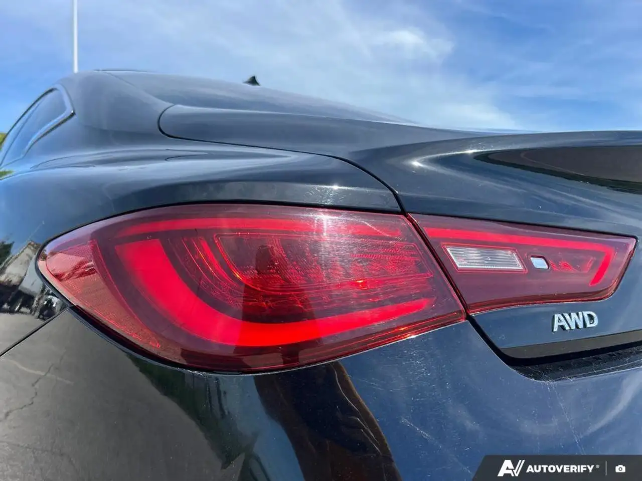 Infiniti Q60 снимка Infiniti Q60